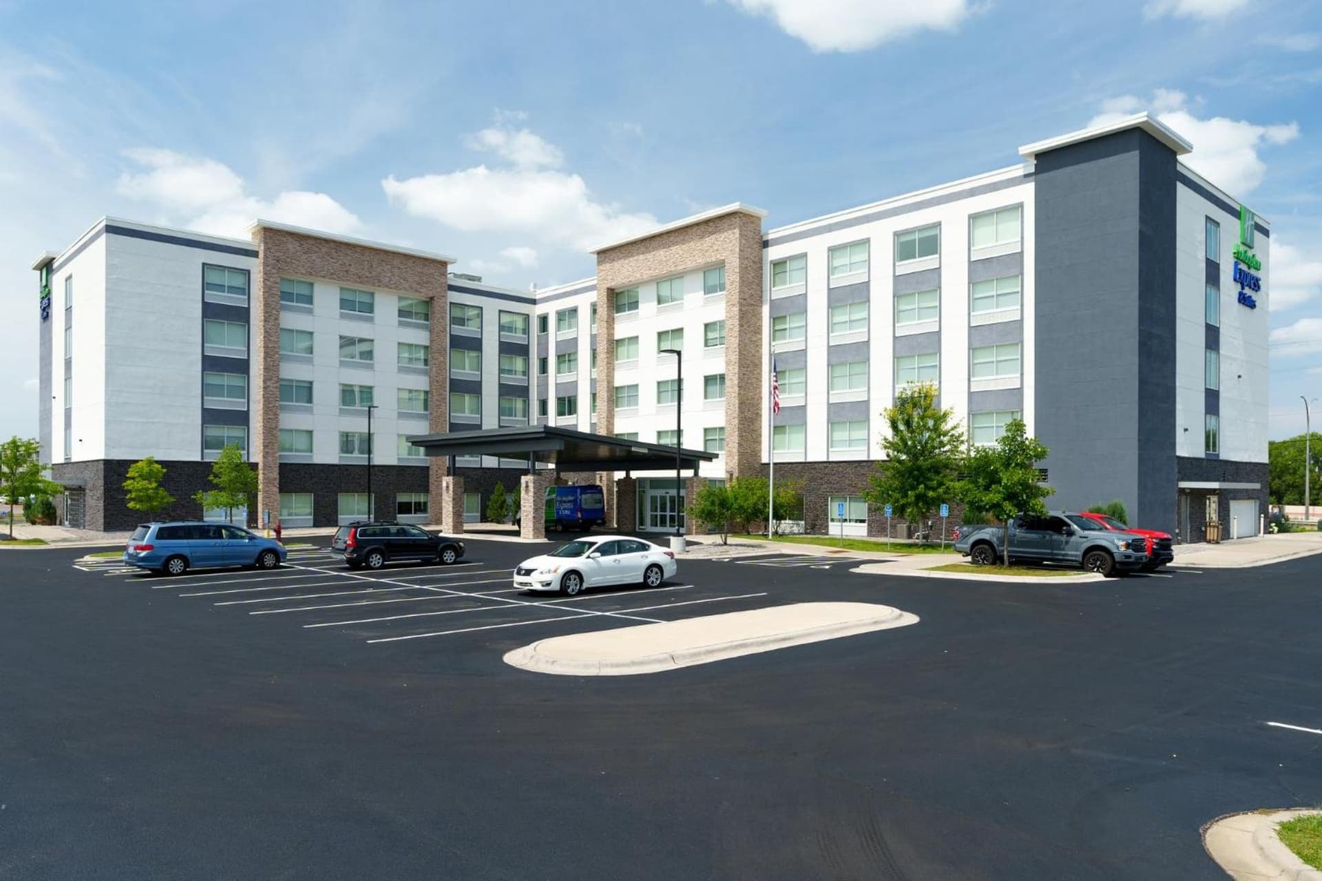 Holiday Inn Express & Suites - Mall of America - MSP Airport by IHG featured exterior or lobby in Bloomington, MN — similar hotel