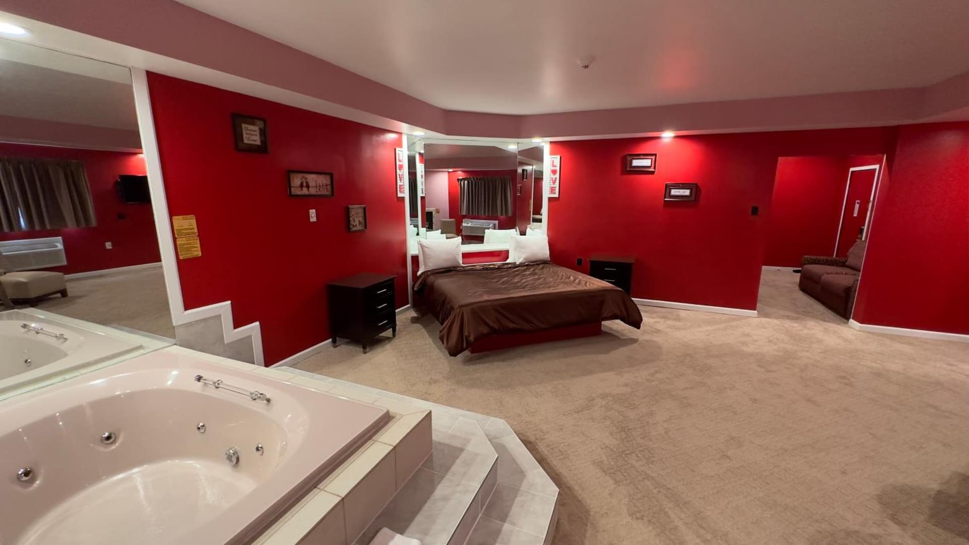 Inn of the Dove Harrisburg-Hershey Romantic Suites gallery photo in Harrisburg, PA — image 36