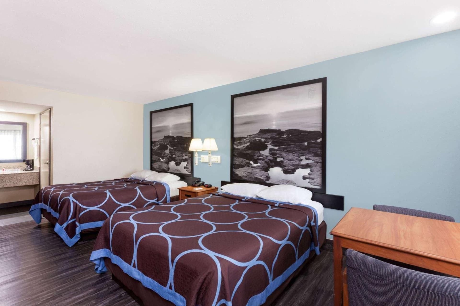 Super 8 by Wyndham El Cajon San Diego gallery photo in El Cajon, CA — image 5