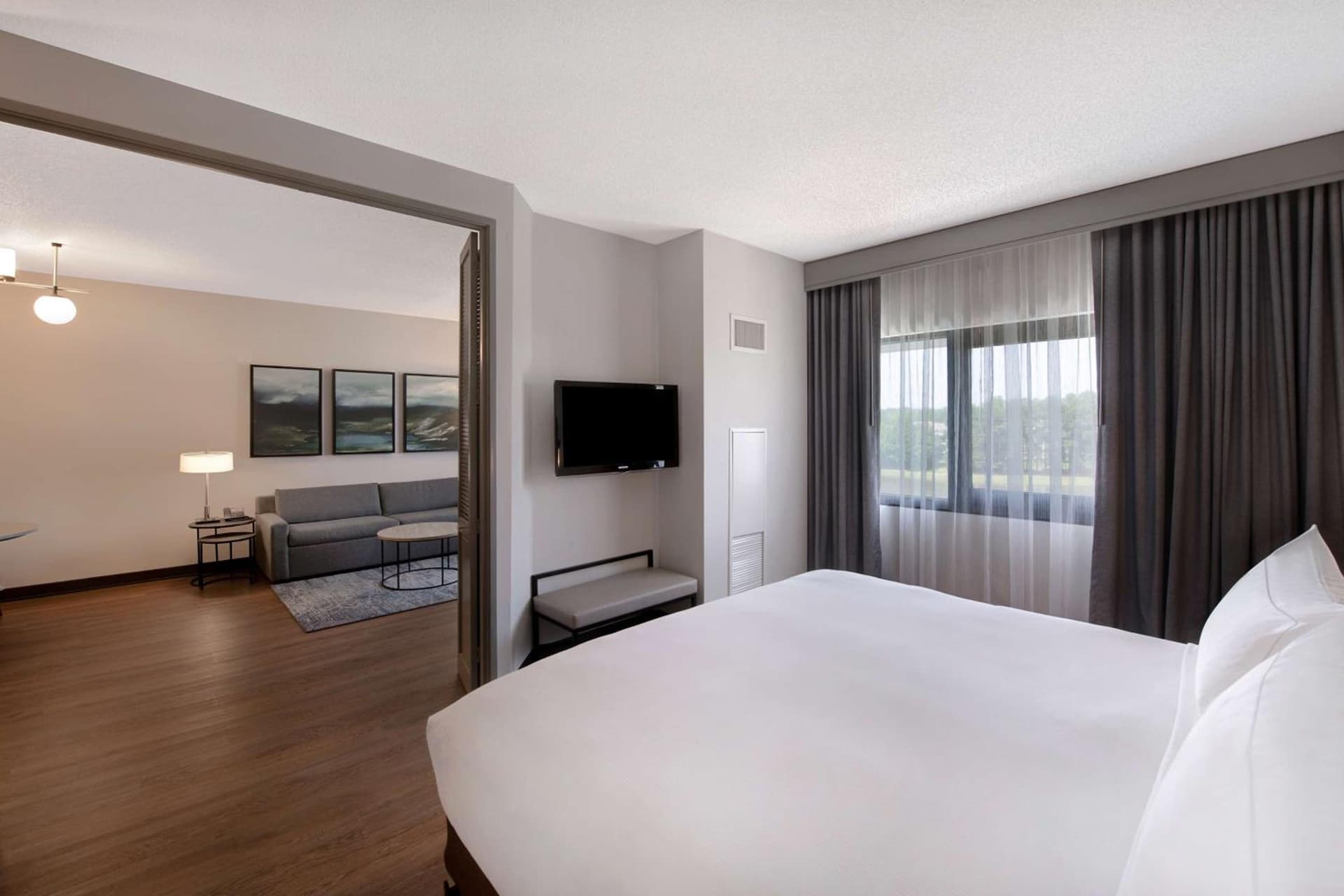 DoubleTree Suites by Hilton Raleigh-Durham gallery photo in Durham, NC — image 7