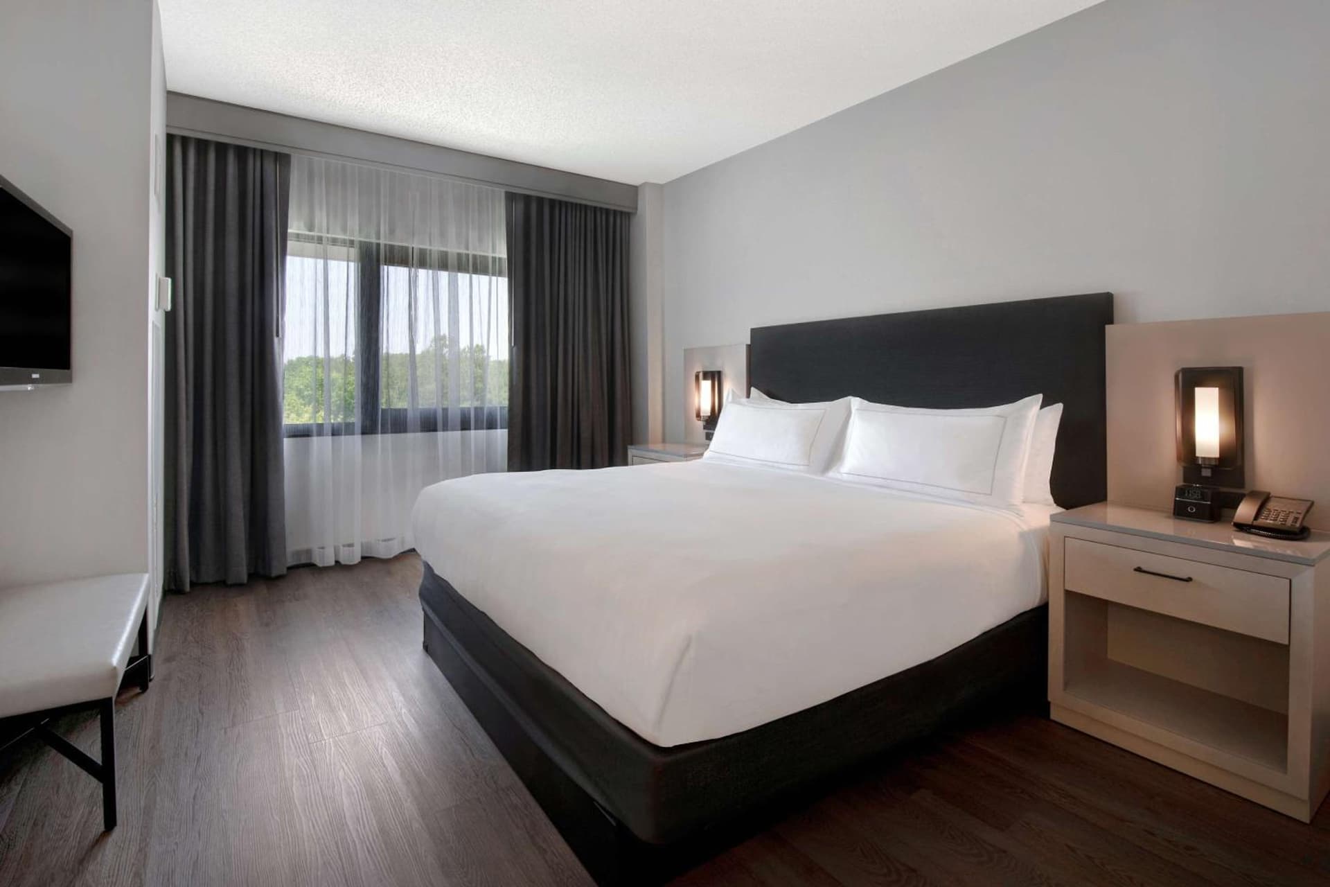 DoubleTree Suites by Hilton Raleigh-Durham gallery photo in Durham, NC — image 17