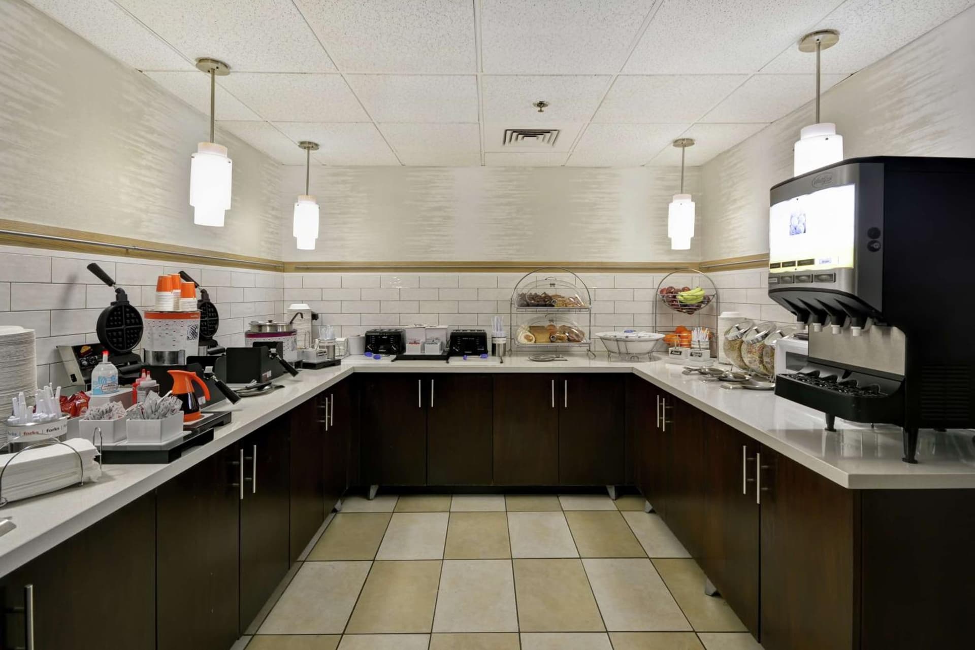 Hampton Inn Detroit Madison Heights South Troy gallery photo in Madison Heights, MI — image 25