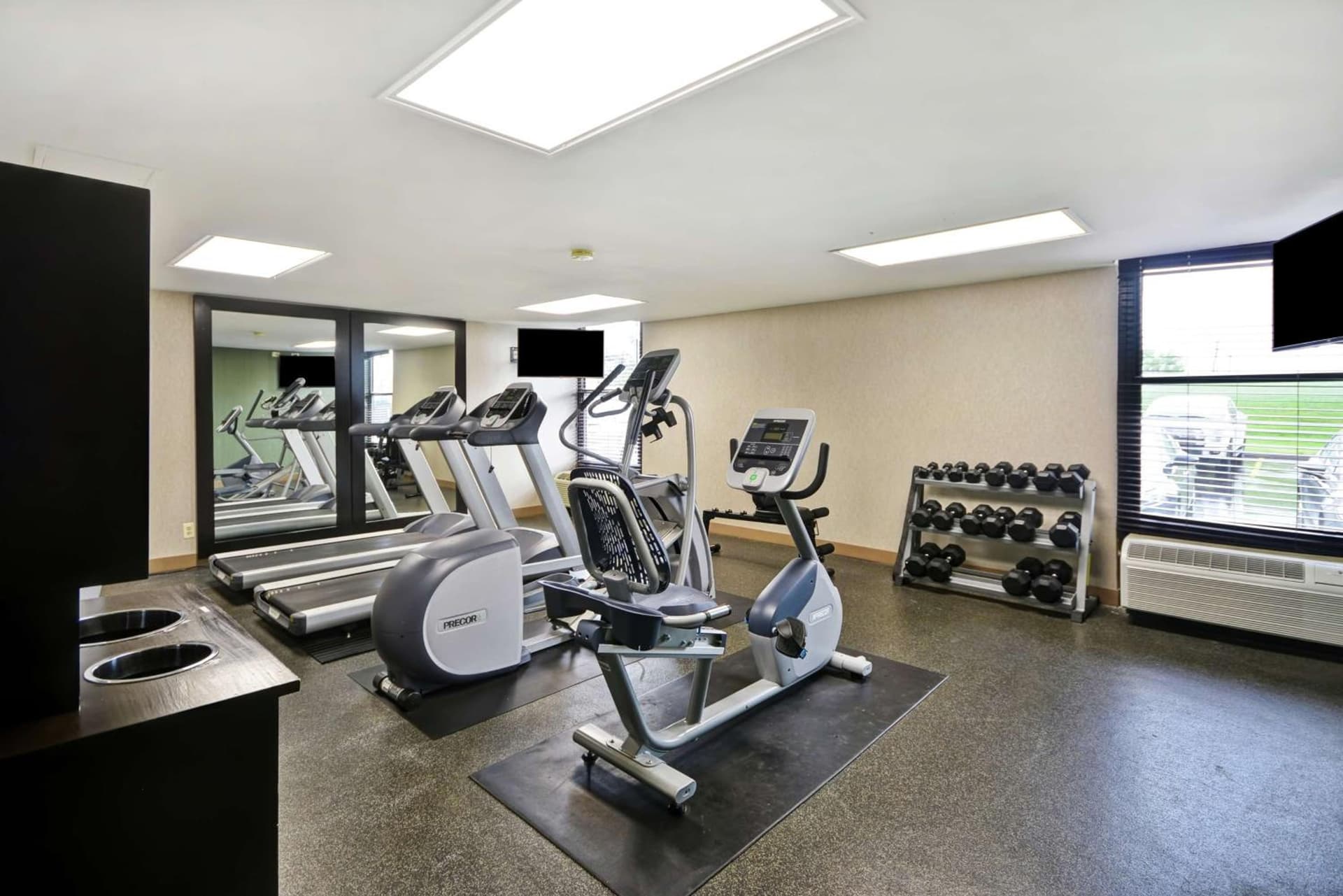 Hampton Inn Detroit Madison Heights South Troy gallery photo in Madison Heights, MI — image 5