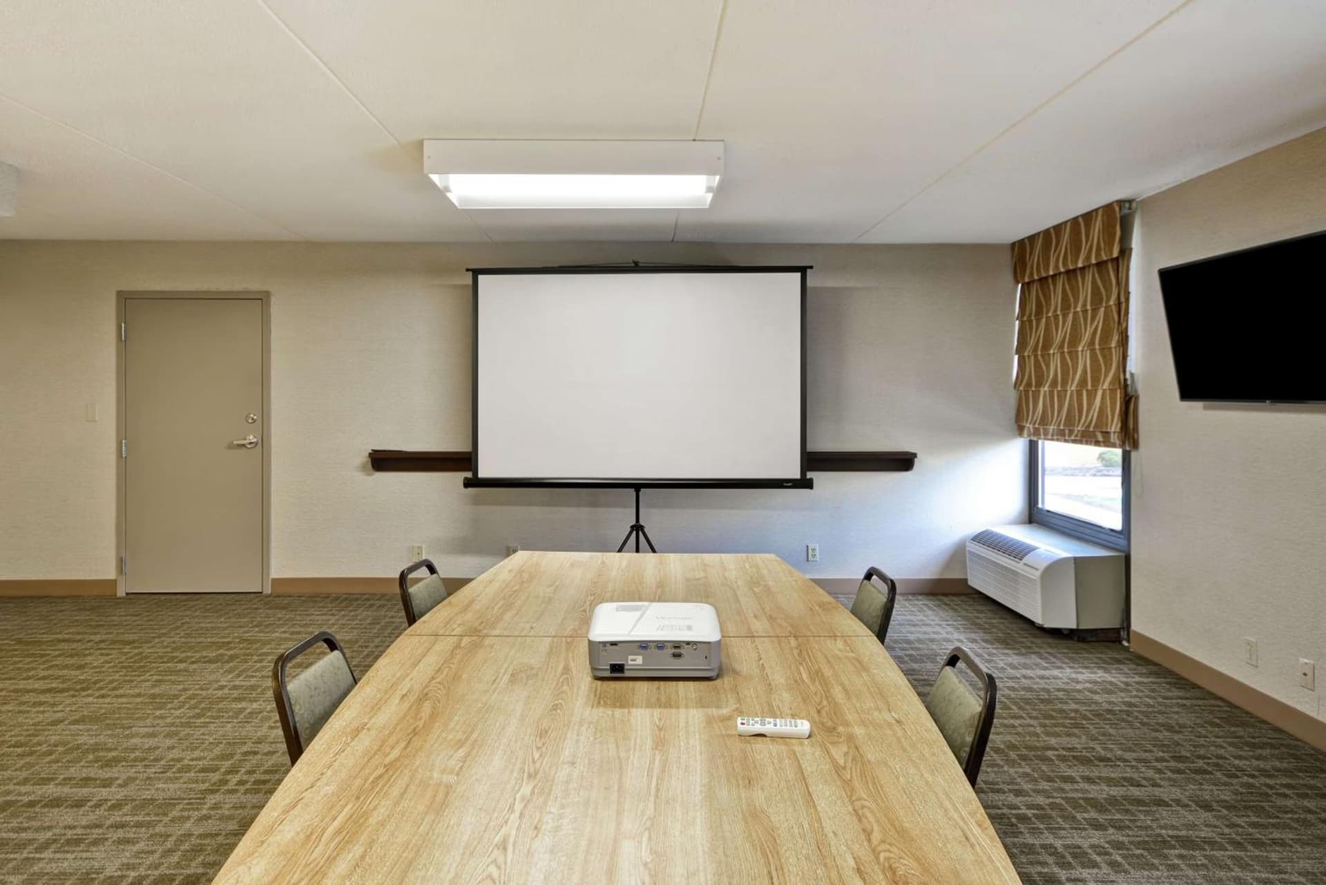 Hampton Inn Detroit Madison Heights South Troy gallery photo in Madison Heights, MI — image 12