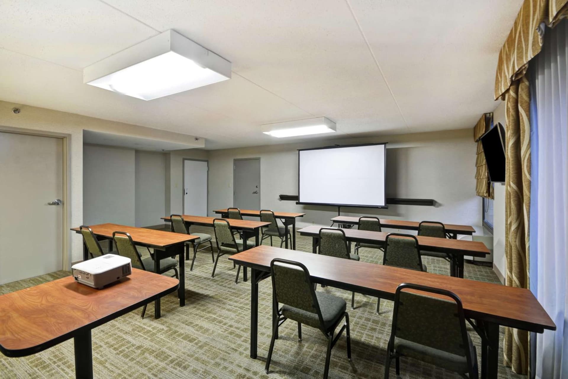 Hampton Inn Detroit Madison Heights South Troy gallery photo in Madison Heights, MI — image 22