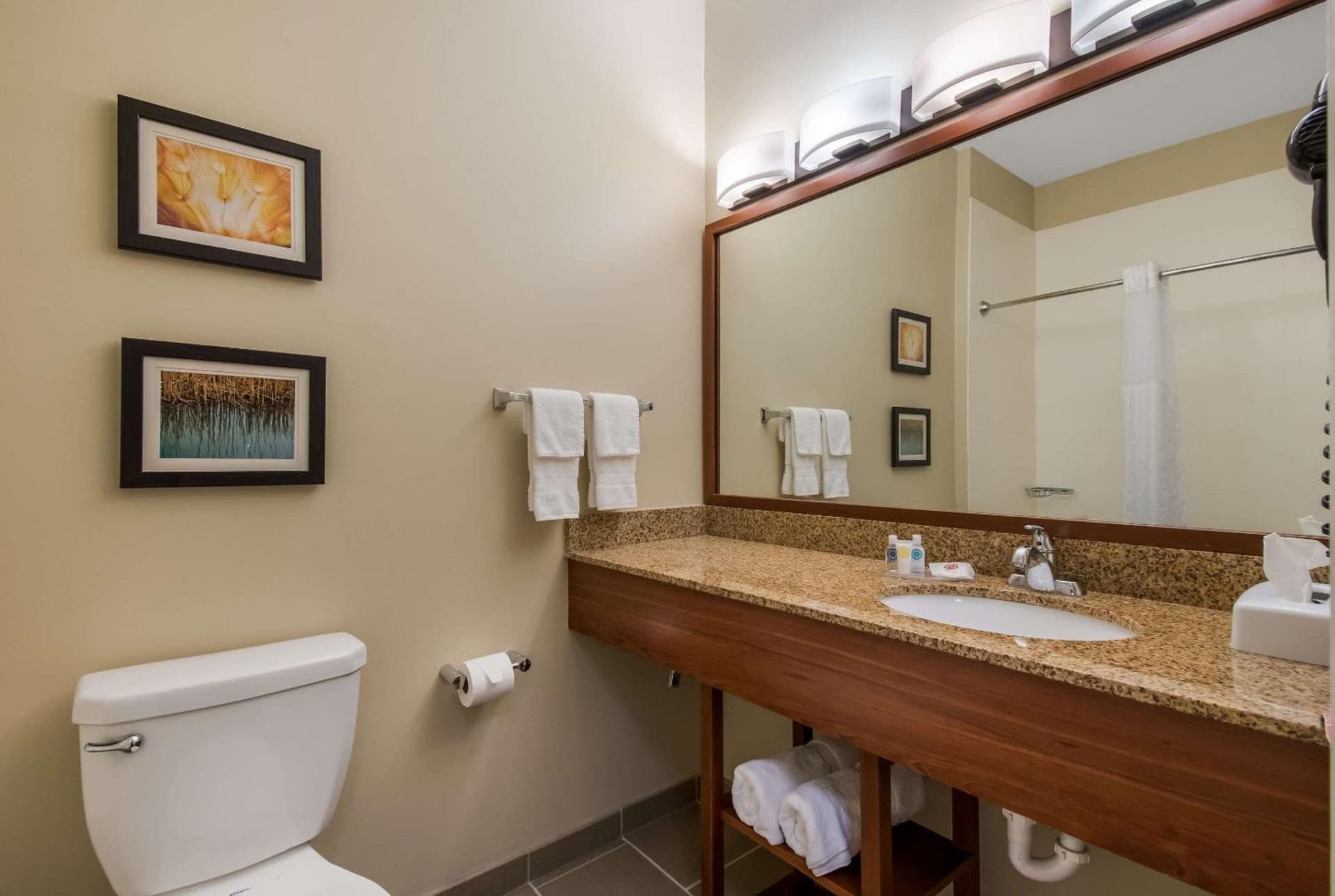 Comfort Inn & Suites Barnesville - Frackville gallery photo in Barnesville, PA — image 12