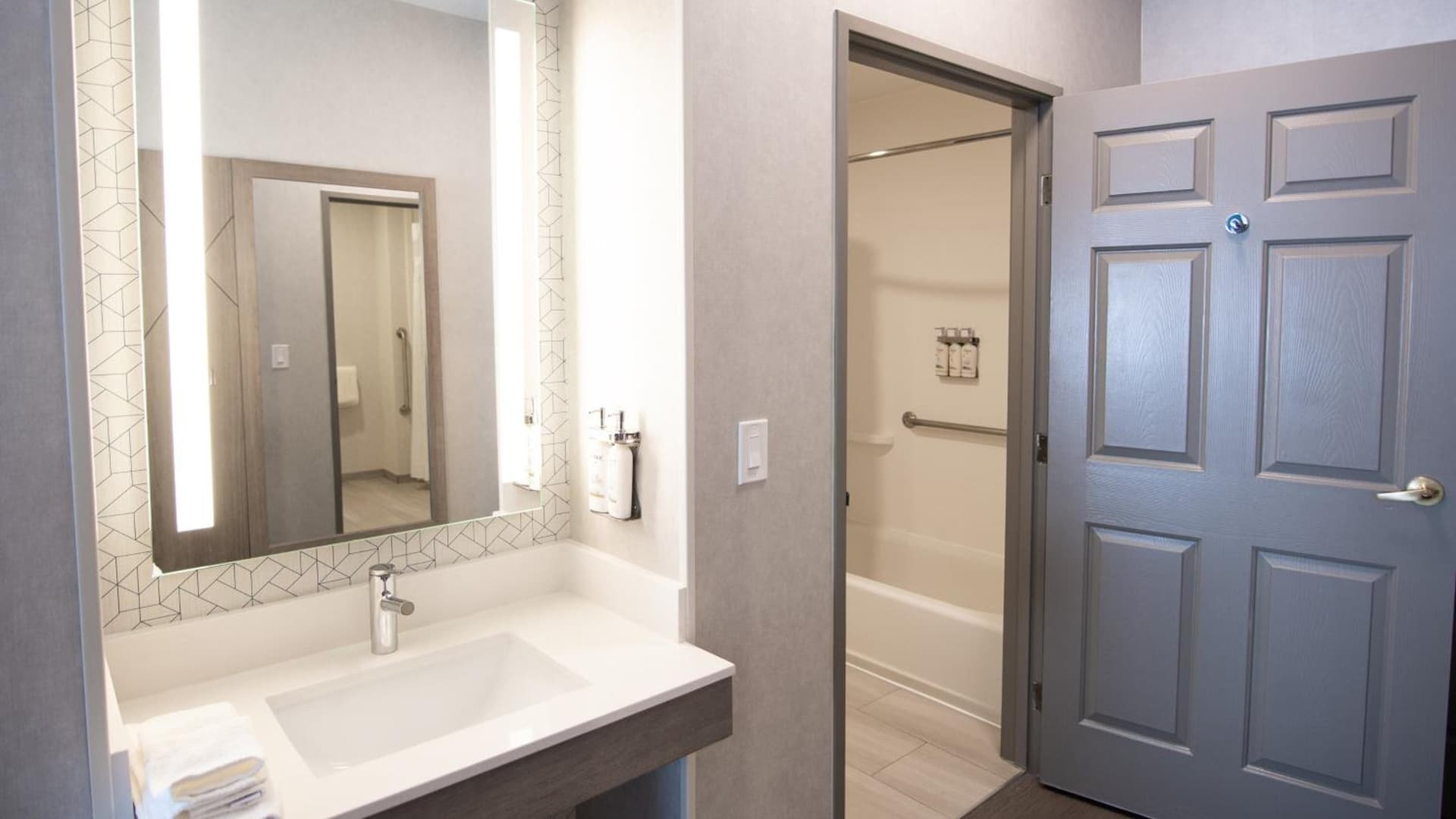 Holiday Inn Express Oakdale by IHG gallery photo in Oakdale, CA — image 49