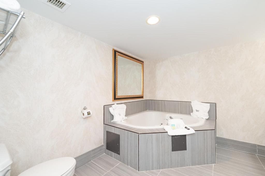 Bellissimo Hotel, Trademark by Wyndham Near Foxwoods Casino gallery photo in North Stonington — image 18