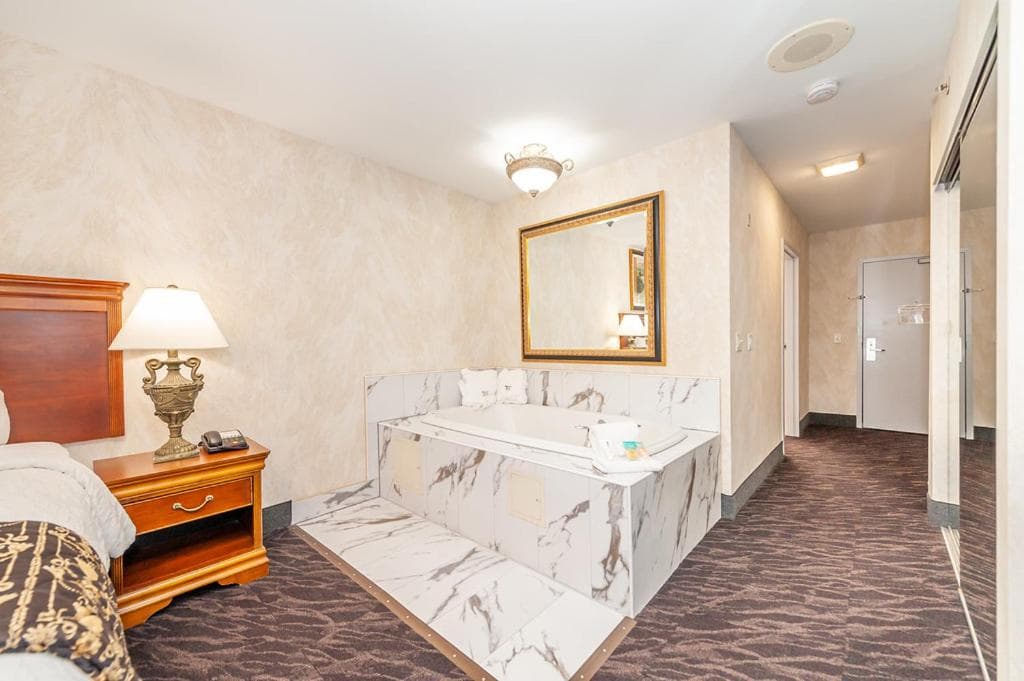 Bellissimo Hotel, Trademark by Wyndham Near Foxwoods Casino gallery photo in North Stonington — image 9