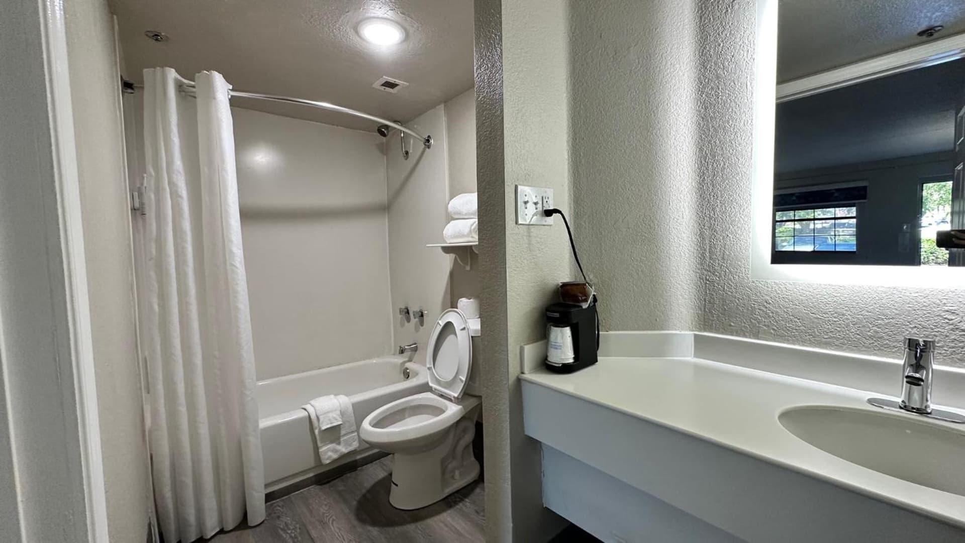 Days Inn by Wyndham San Diego Vista gallery photo in Vista, CA — image 4