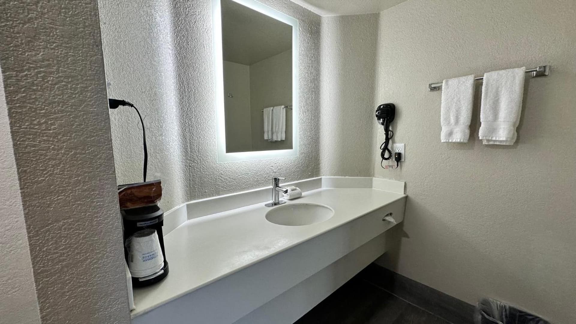 Days Inn by Wyndham San Diego Vista gallery photo in Vista, CA — image 8