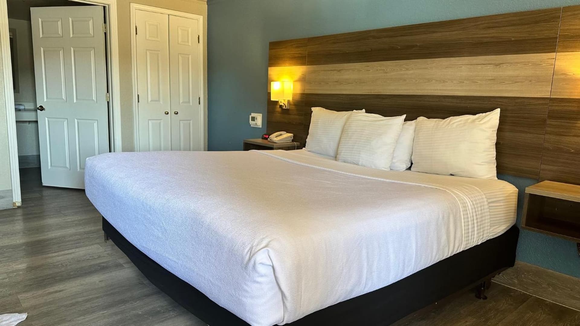Days Inn by Wyndham San Diego Vista property views in Vista, CA — gallery photo 3