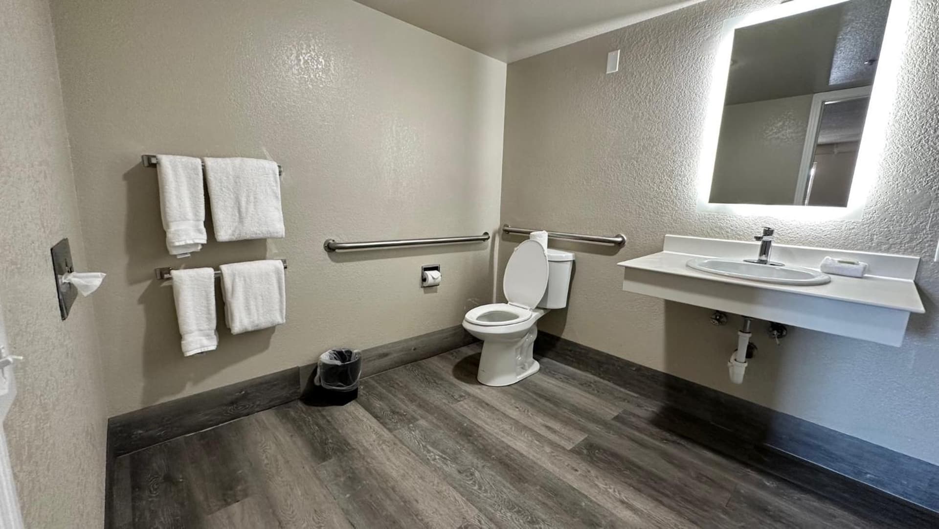 Days Inn by Wyndham San Diego Vista gallery photo in Vista, CA — image 7
