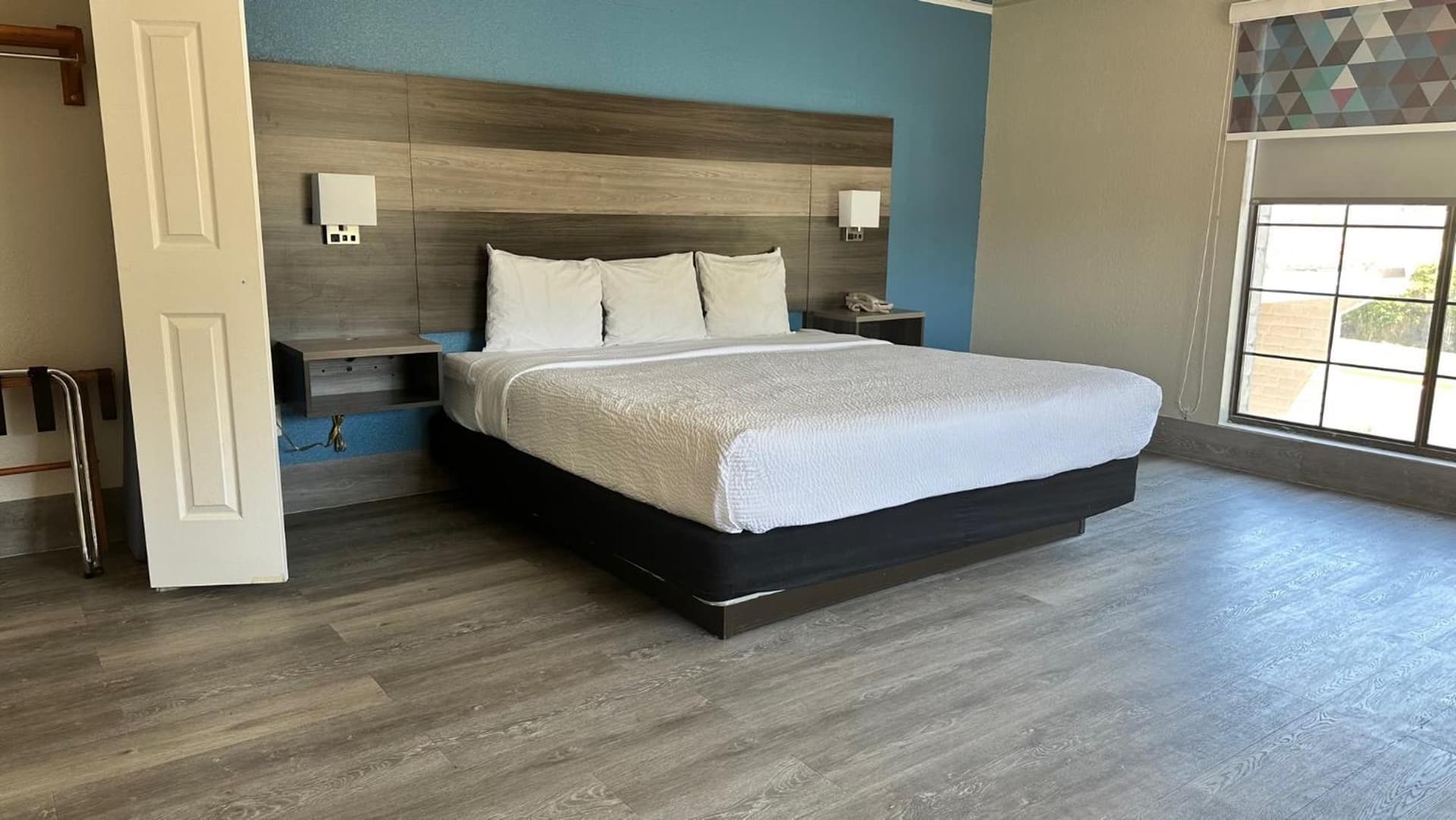 Days Inn by Wyndham San Diego Vista property views in Vista, CA — gallery photo 3