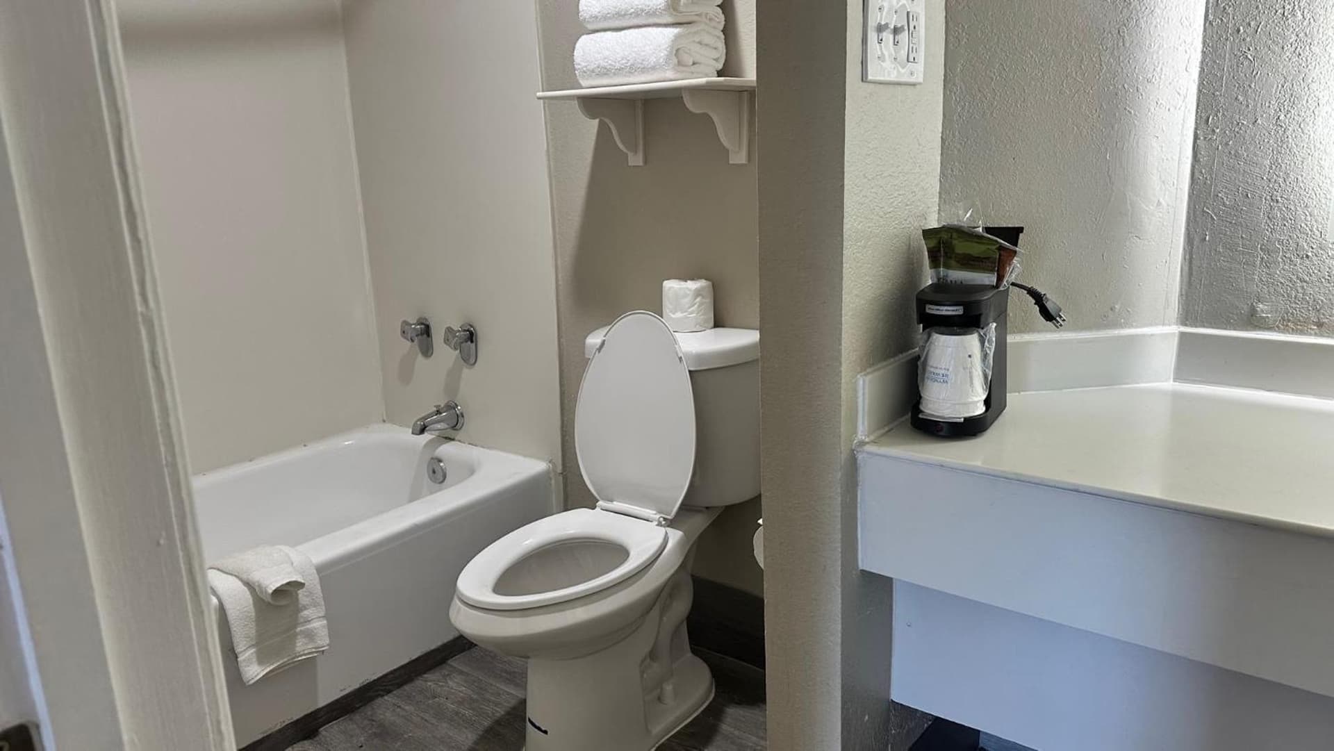 Days Inn by Wyndham San Diego Vista gallery photo in Vista, CA — image 9