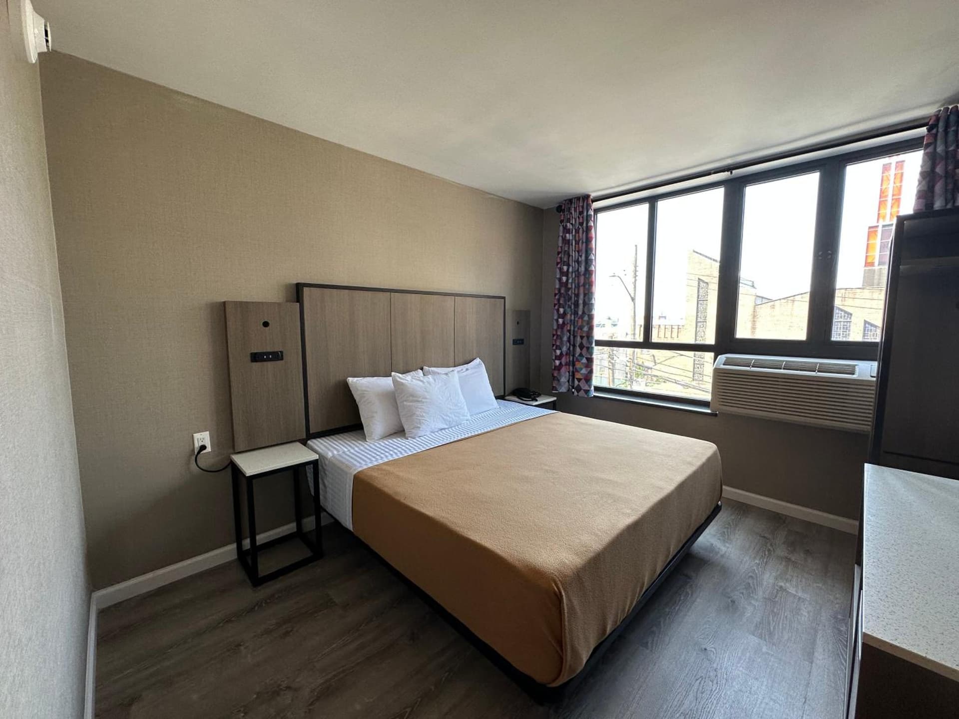 Regal Inn & Suites New York LaGuardia Hotel property views in Flushing, NY — gallery photo 3