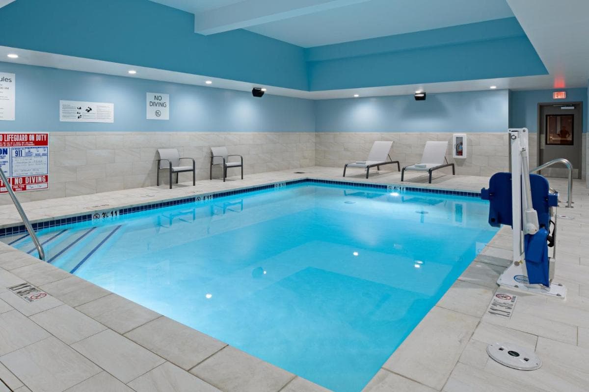 Holiday Inn Express & Suites - Hollister by IHG gallery photo in Hollister, CA — image 48