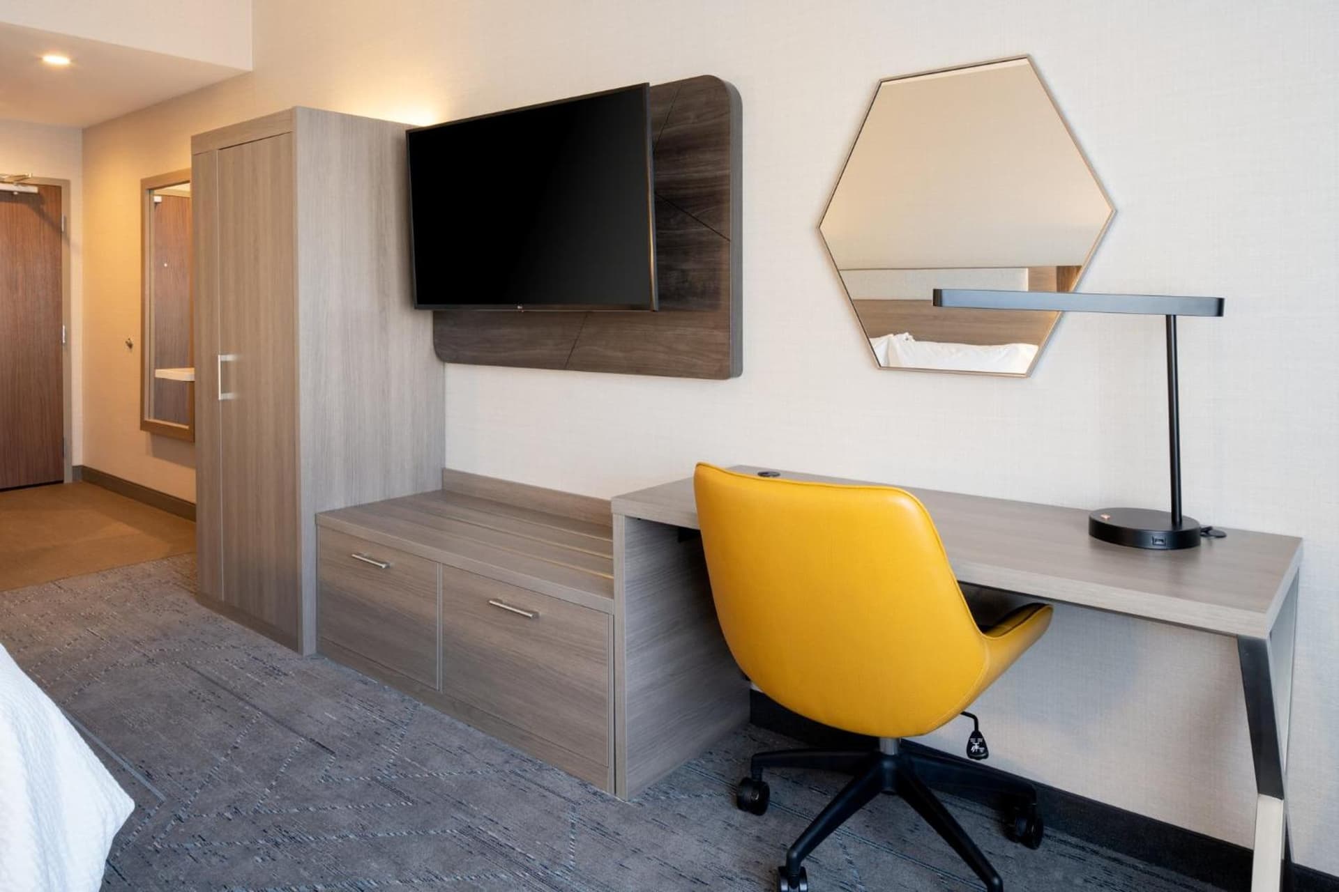 Holiday Inn Express & Suites - Hollister by IHG gallery photo in Hollister, CA — image 12