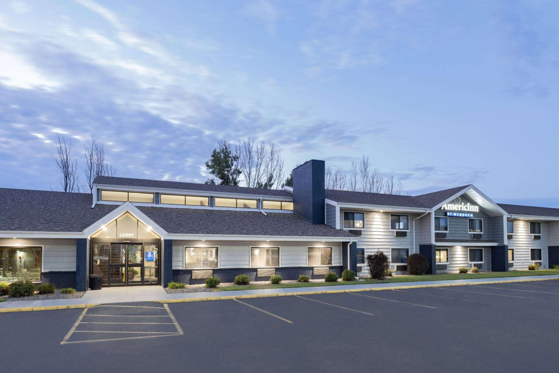 AmericInn by Wyndham Plover Stevens Point interior in Plover, WI — gallery photo 2