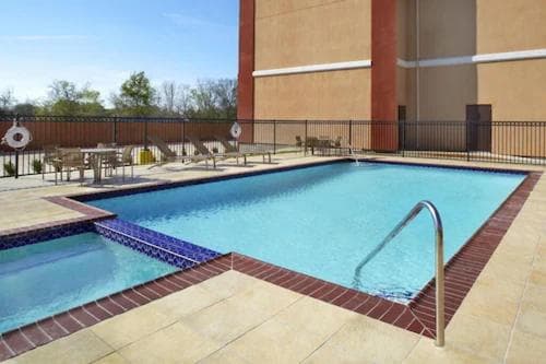 Four Points by Sheraton Houston Hobby Airport property views in Houston, TX — gallery photo 3
