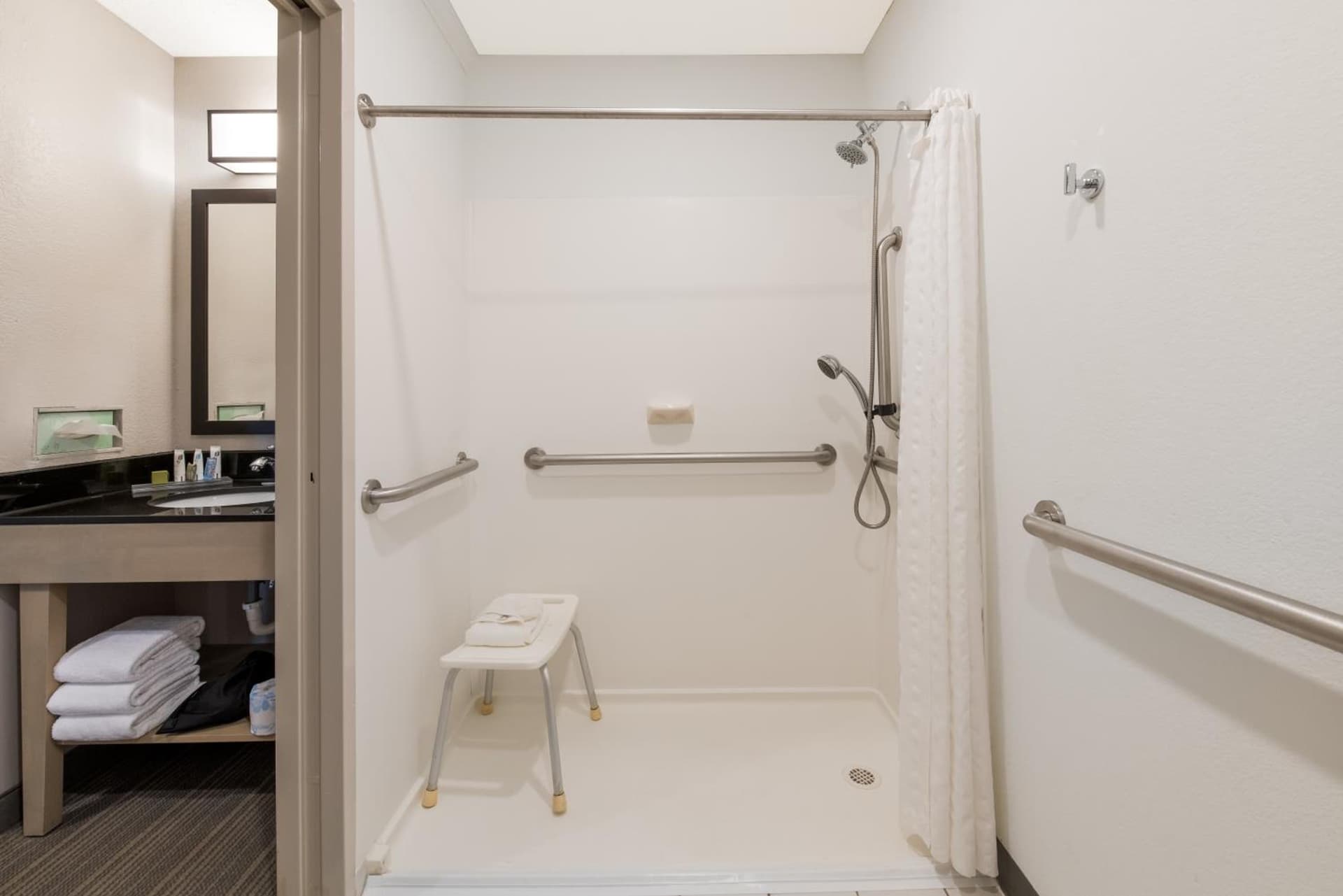 Country Inn & Suites by Radisson, Wichita East, KS gallery photo in Wichita, KS — image 40