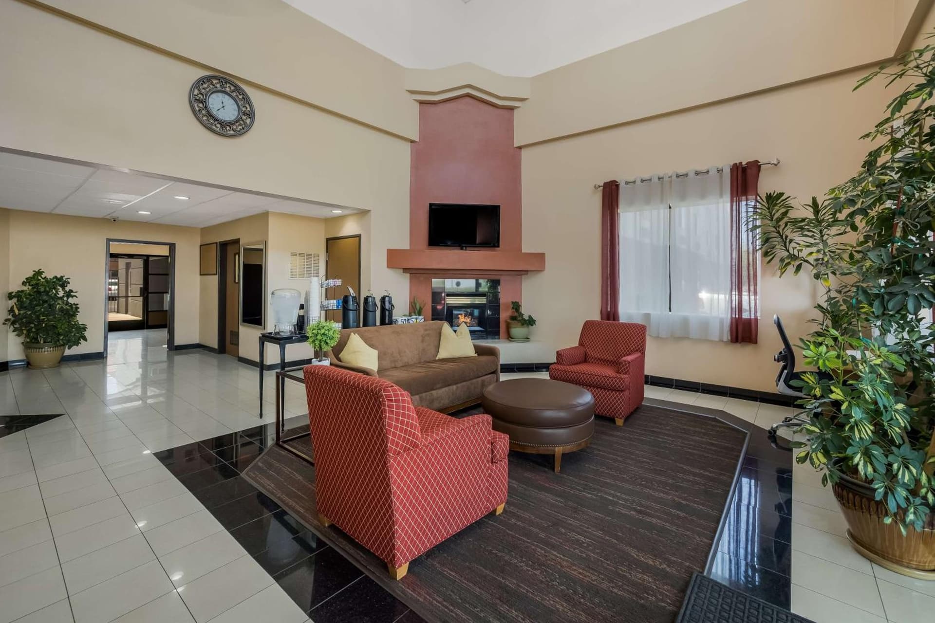 Best Western Gold Poppy Inn property views in Tucson, AZ — gallery photo 3