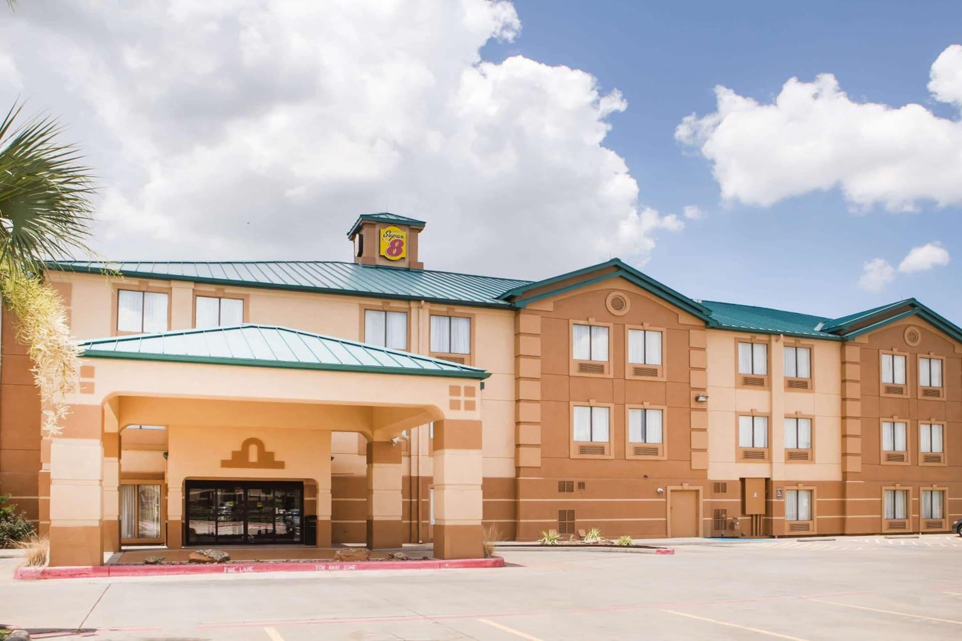 Super 8 by Wyndham Port Arthur/Nederland Area gallery photo in Port Arthur, TX — image 5