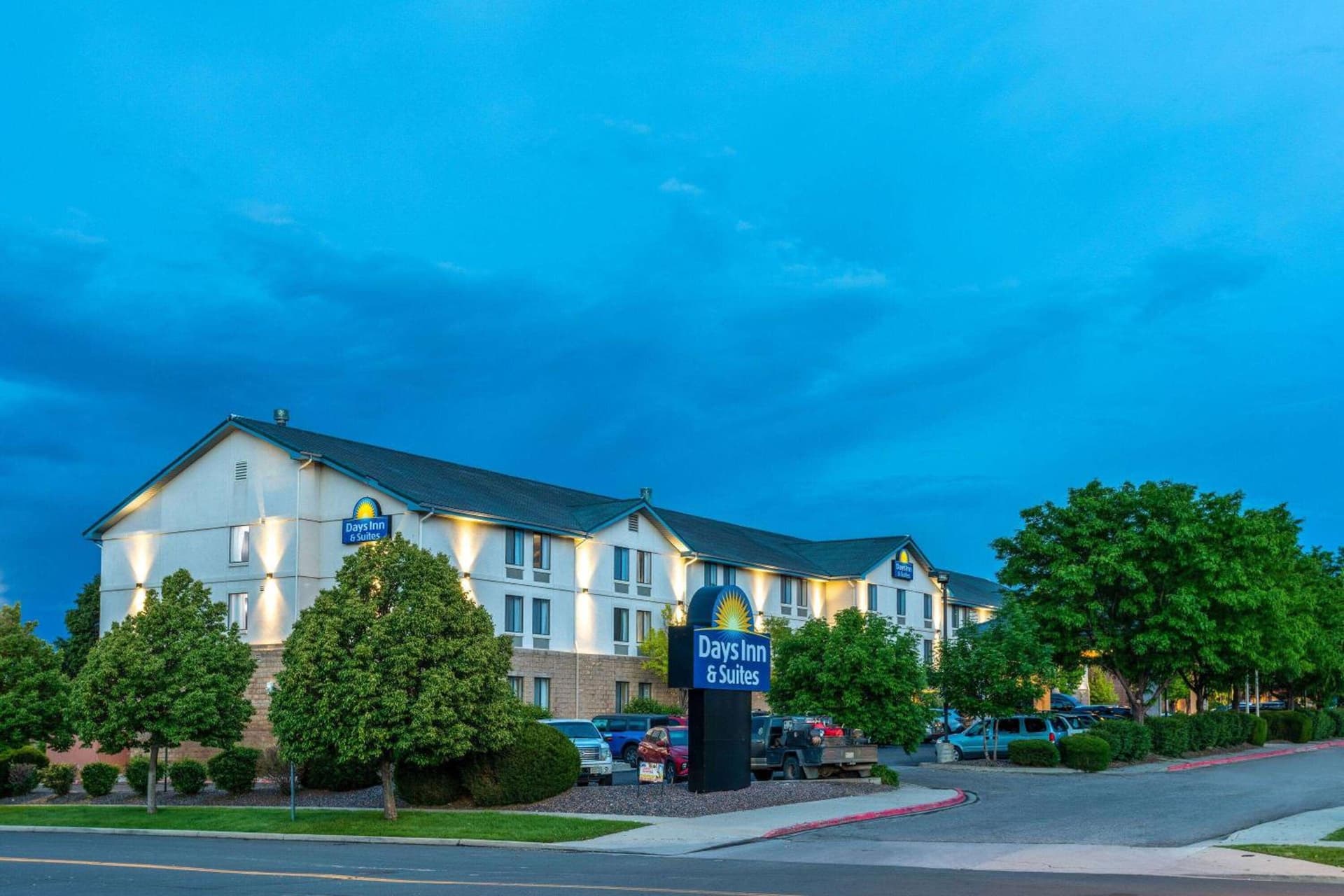 Days Inn & Suites by Wyndham Denver International Airport interior in Denver, CO — gallery photo 2