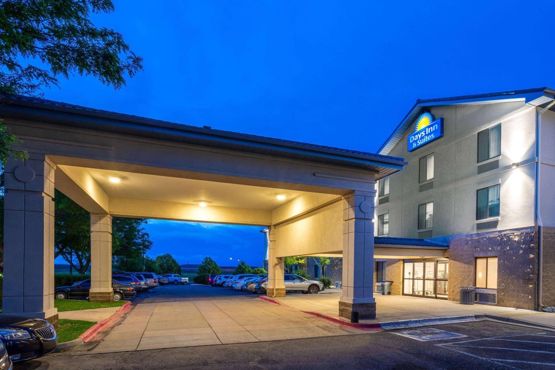 Days Inn & Suites by Wyndham Denver International Airport property views in Denver, CO — gallery photo 3