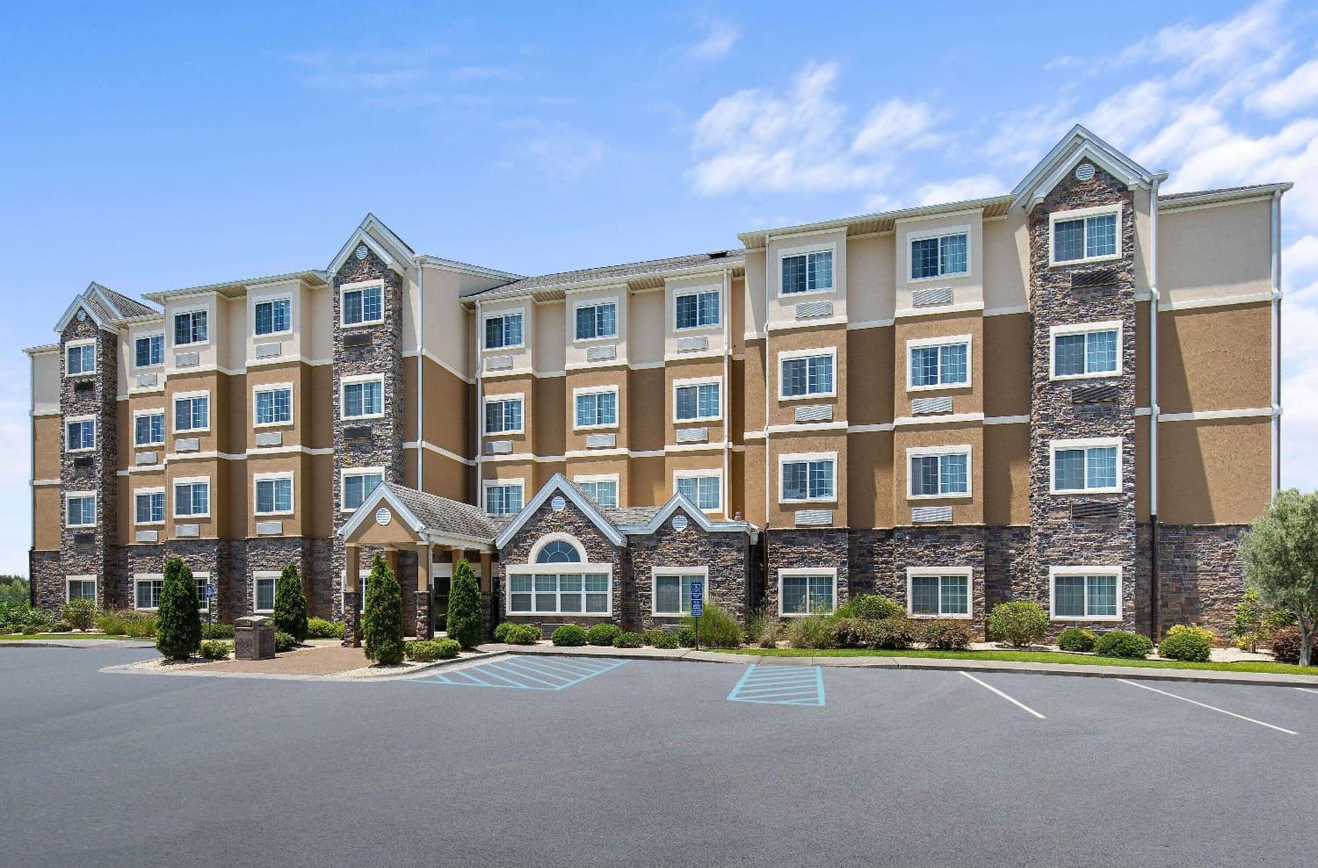 Microtel Inn and Suites by Wyndham gallery photo in Opelika, AL — image 6