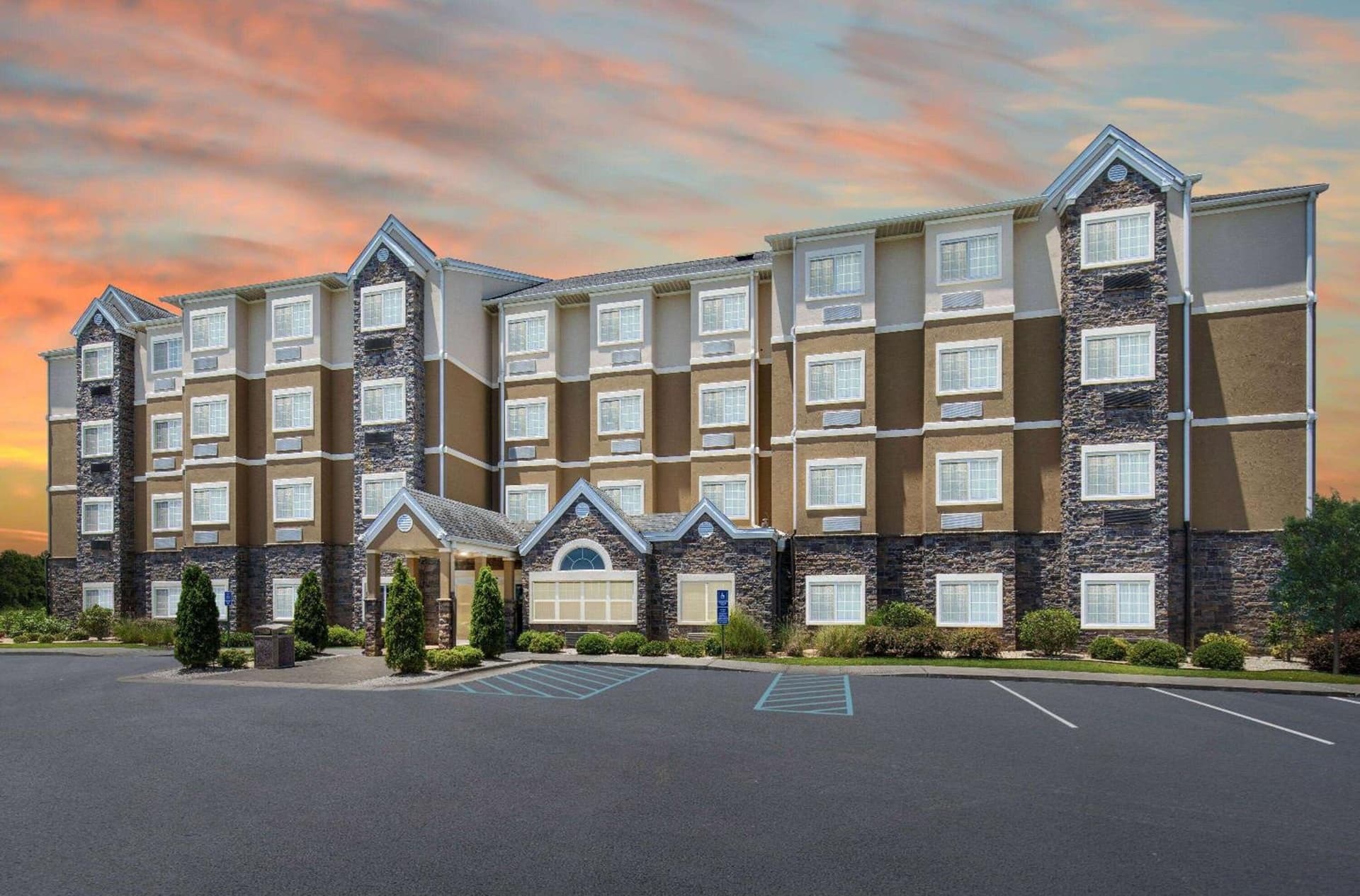 Microtel Inn and Suites by Wyndham property views in Opelika, AL — gallery photo 3