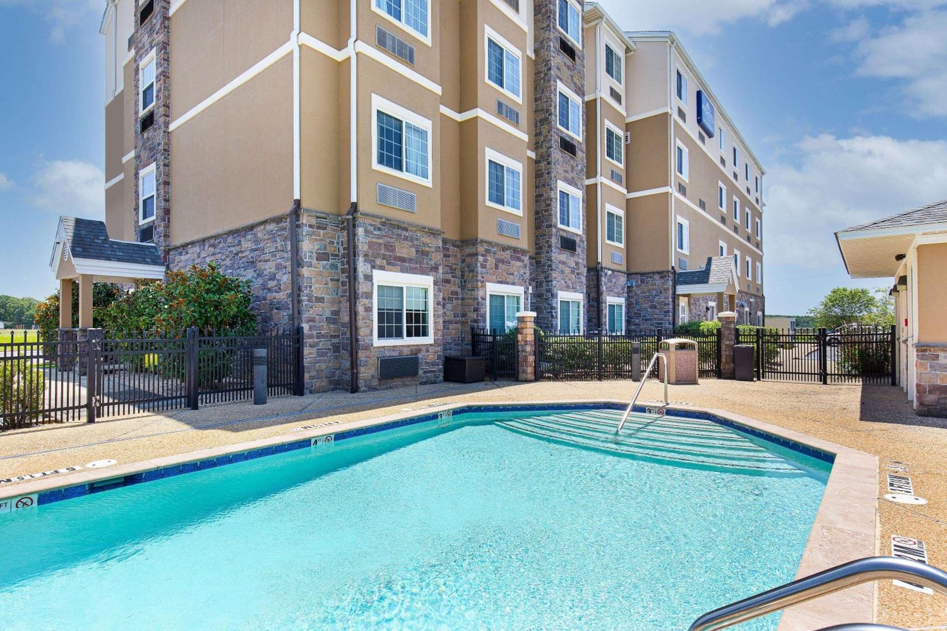 Microtel Inn and Suites by Wyndham gallery photo in Opelika, AL — image 28