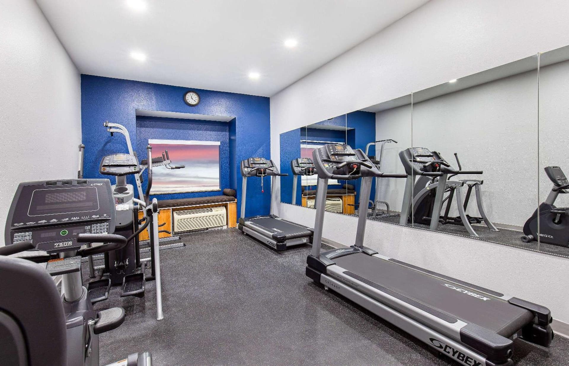 Microtel Inn and Suites by Wyndham gallery photo in Opelika, AL — image 14