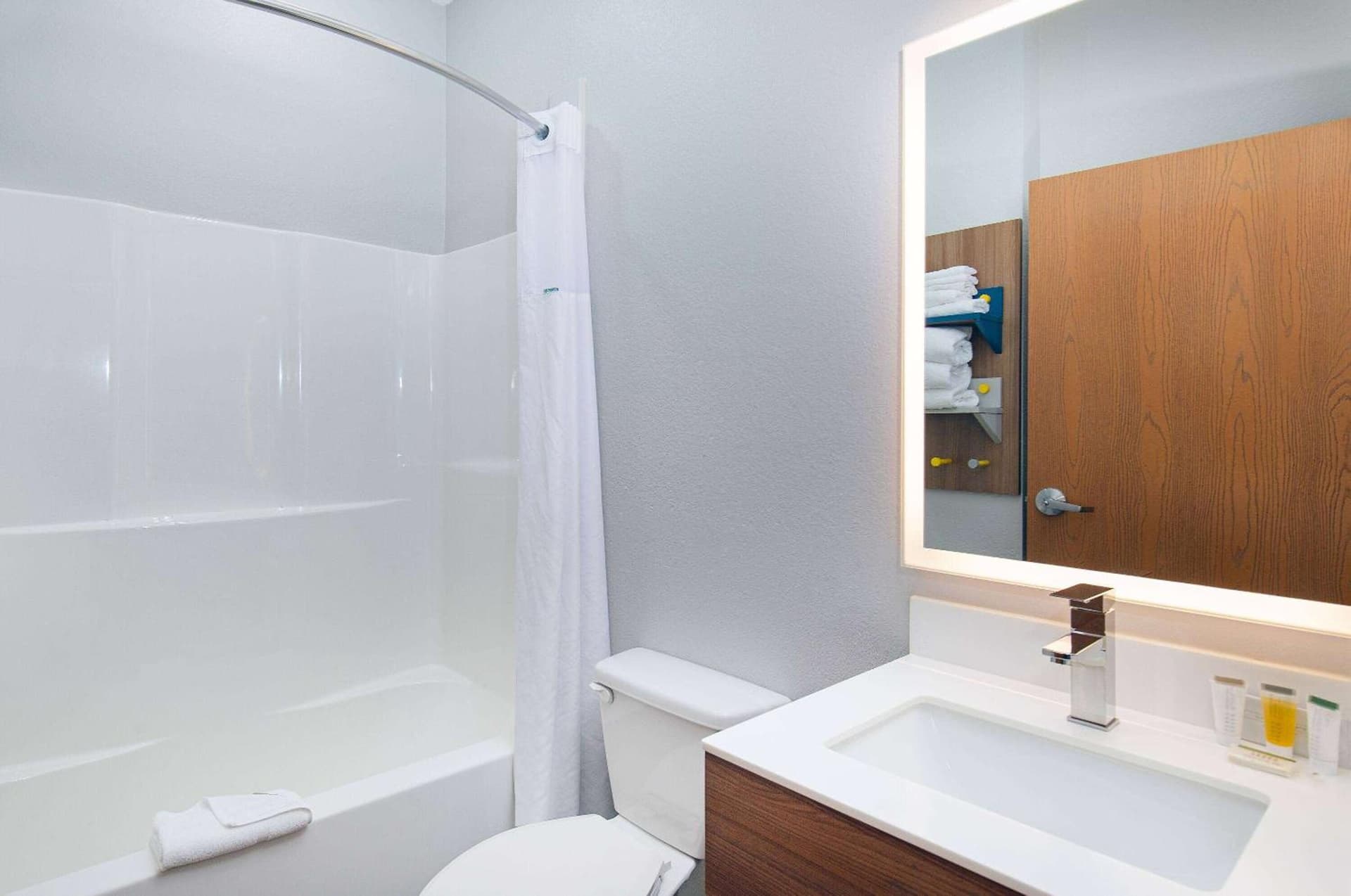 Microtel Inn and Suites by Wyndham gallery photo in Opelika, AL — image 29