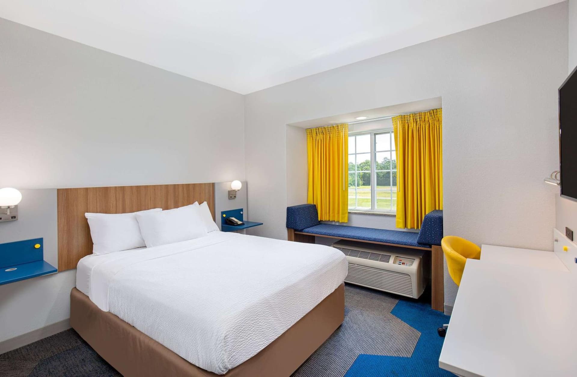 Microtel Inn and Suites by Wyndham gallery photo in Opelika, AL — image 12