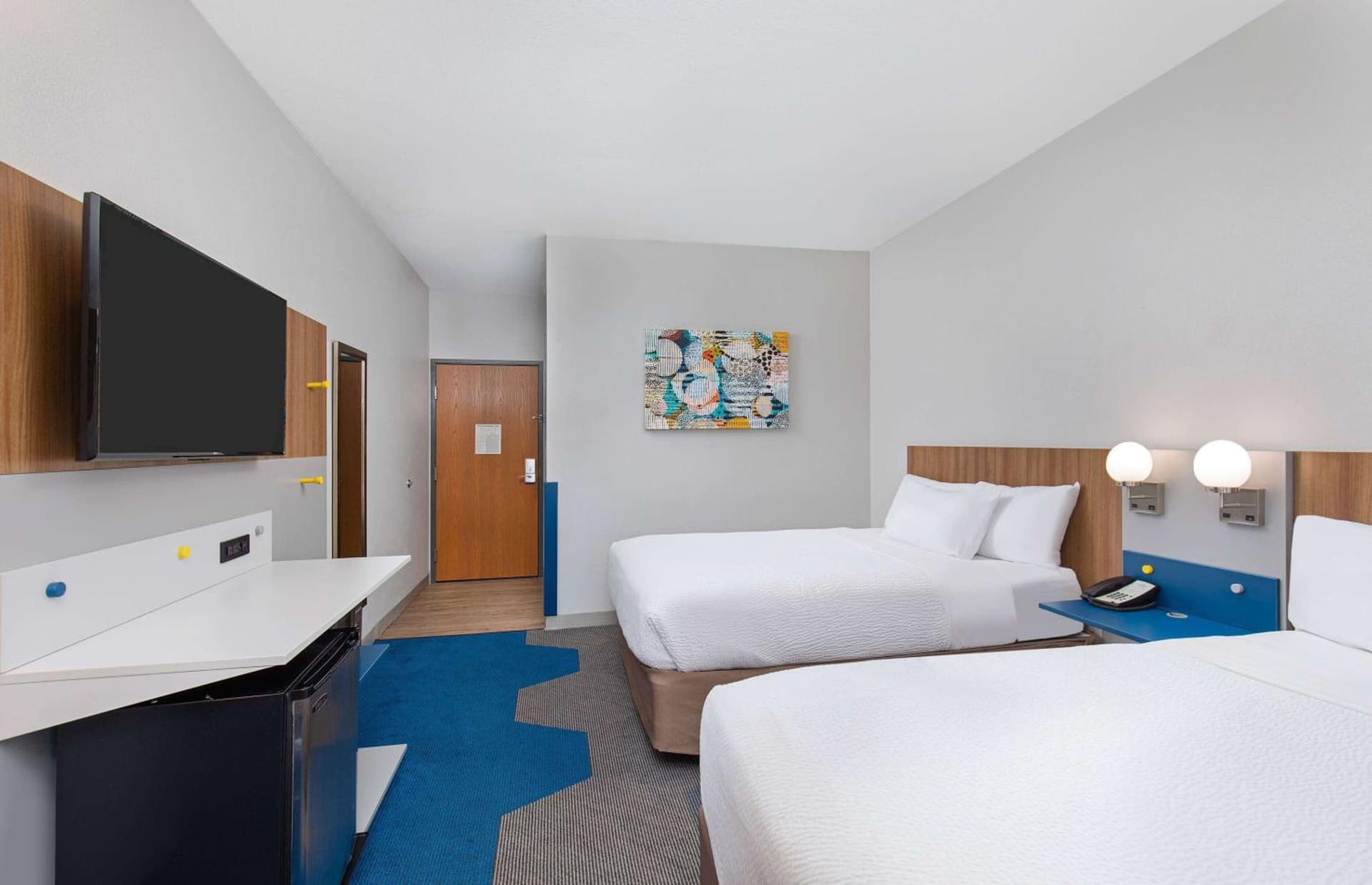 Microtel Inn and Suites by Wyndham interior in Opelika, AL — gallery photo 2