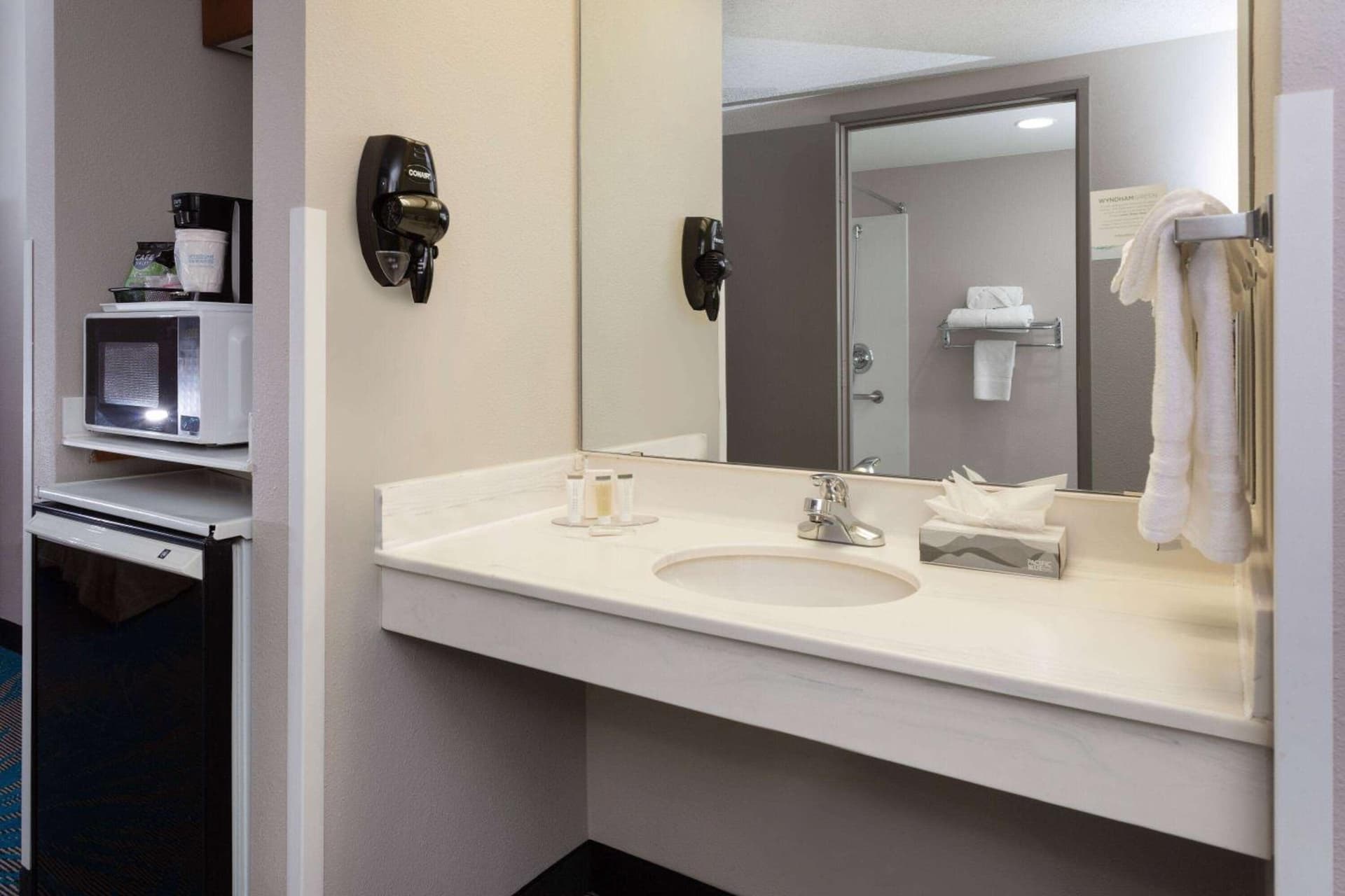 Days Inn & Suites by Wyndham Denver International Airport gallery photo in Denver, CO — image 26