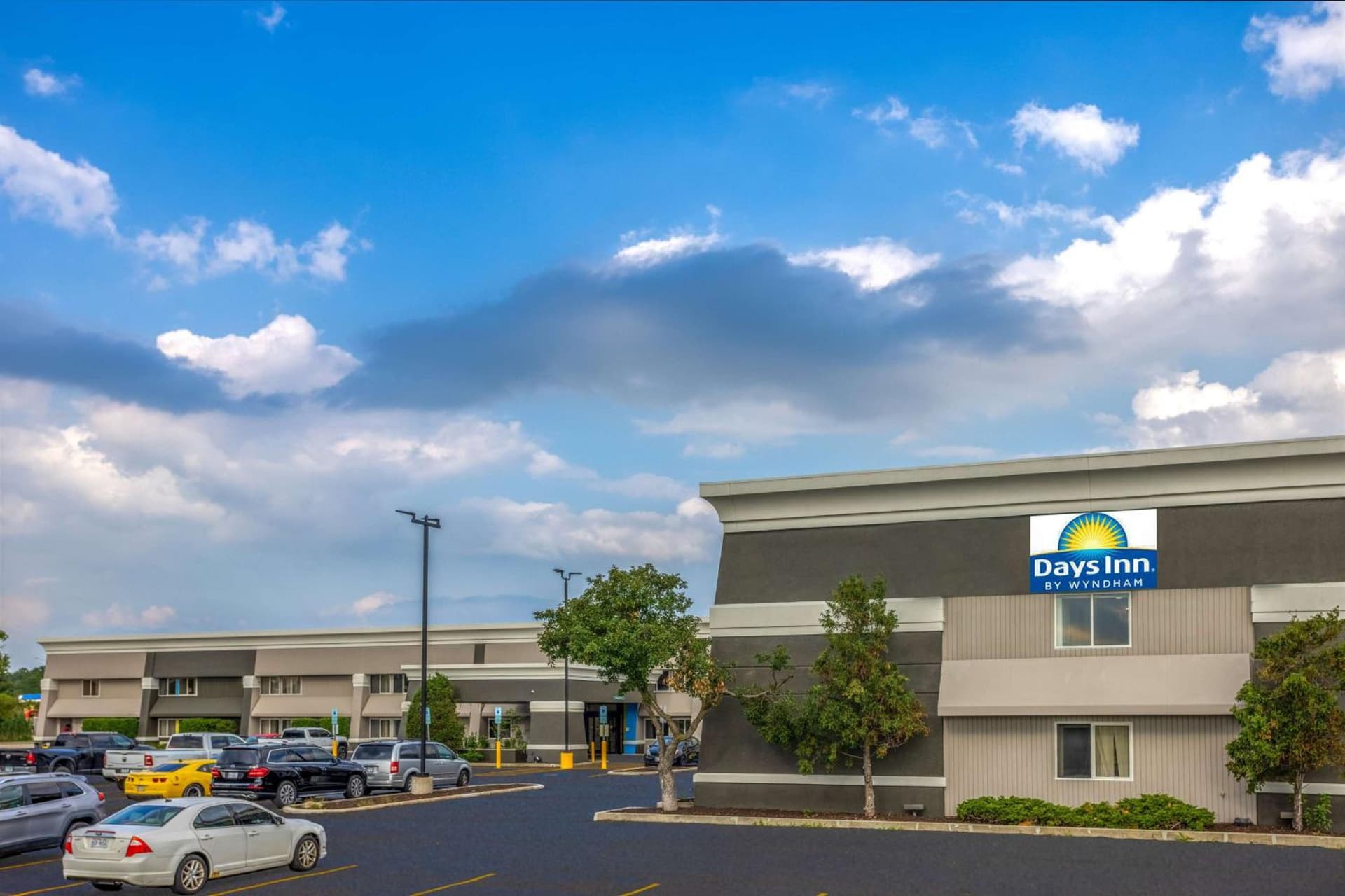Days Inn by Wyndham Pleasant Prairie Kenosha interior in Kenosha, WI — gallery photo 2