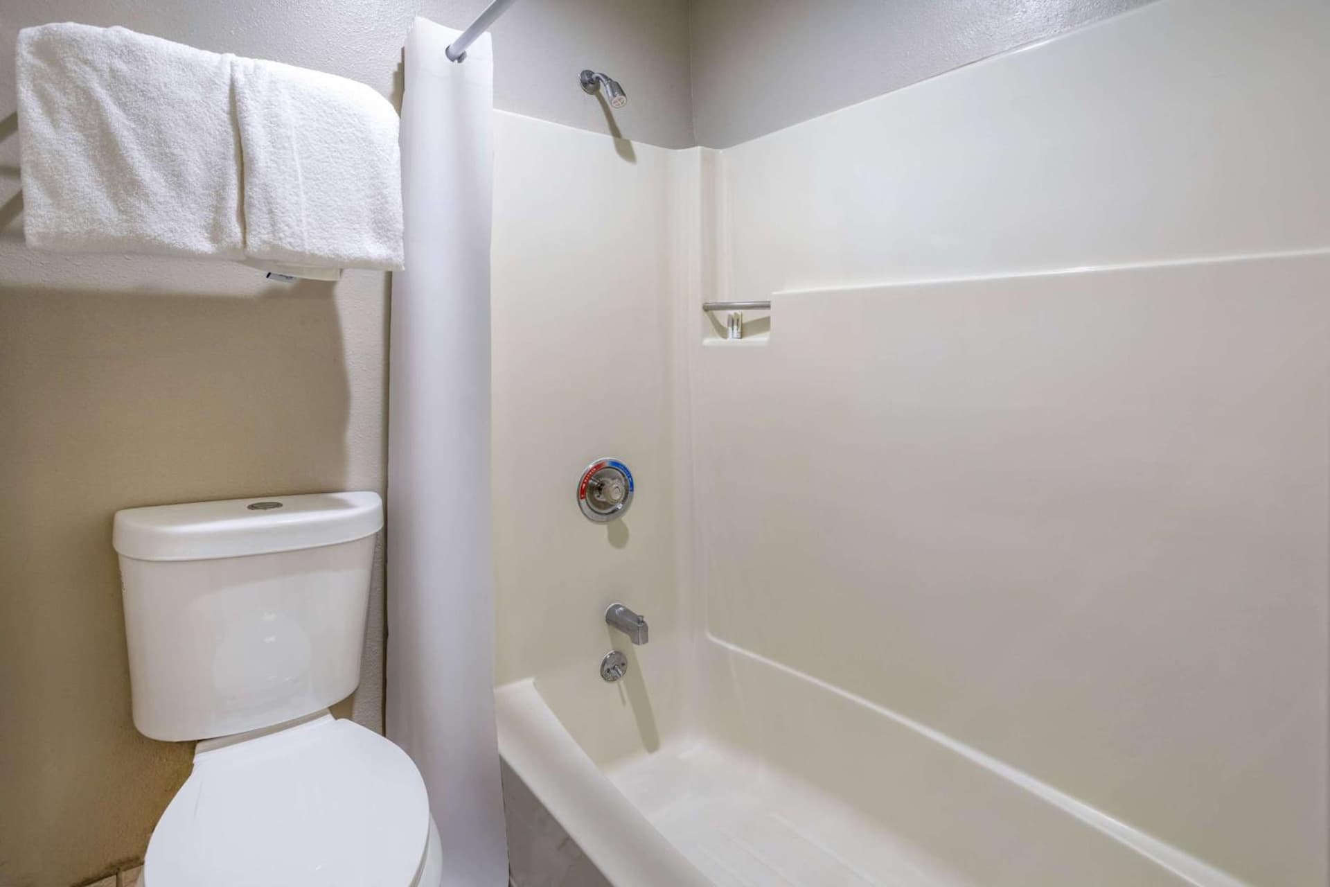 Days Inn by Wyndham Pleasant Prairie Kenosha gallery photo in Kenosha, WI — image 7