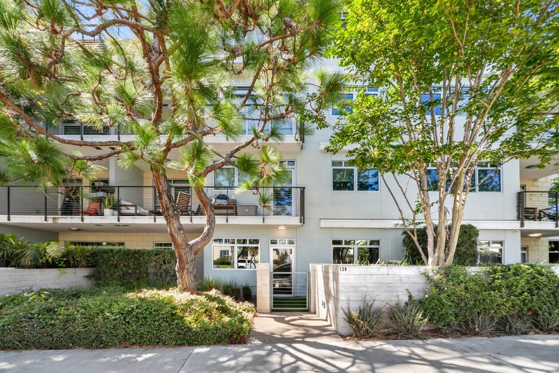 Beverly Grove Chic City Oasis 2 BR Apt with Den 138 featured exterior or lobby in Los Angeles, CA — similar hotel