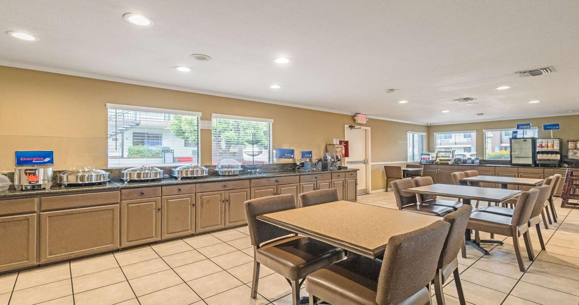 Best Western Roseville Inn interior in Roseville, CA — gallery photo 2