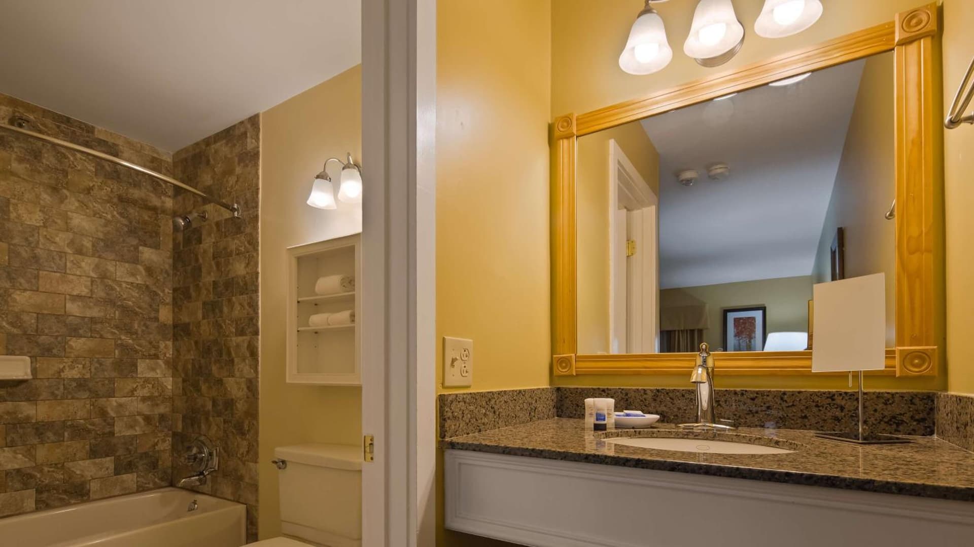 Best Western Plus Windjammer Inn & Conference Center gallery photo in Burlington, VT — image 16