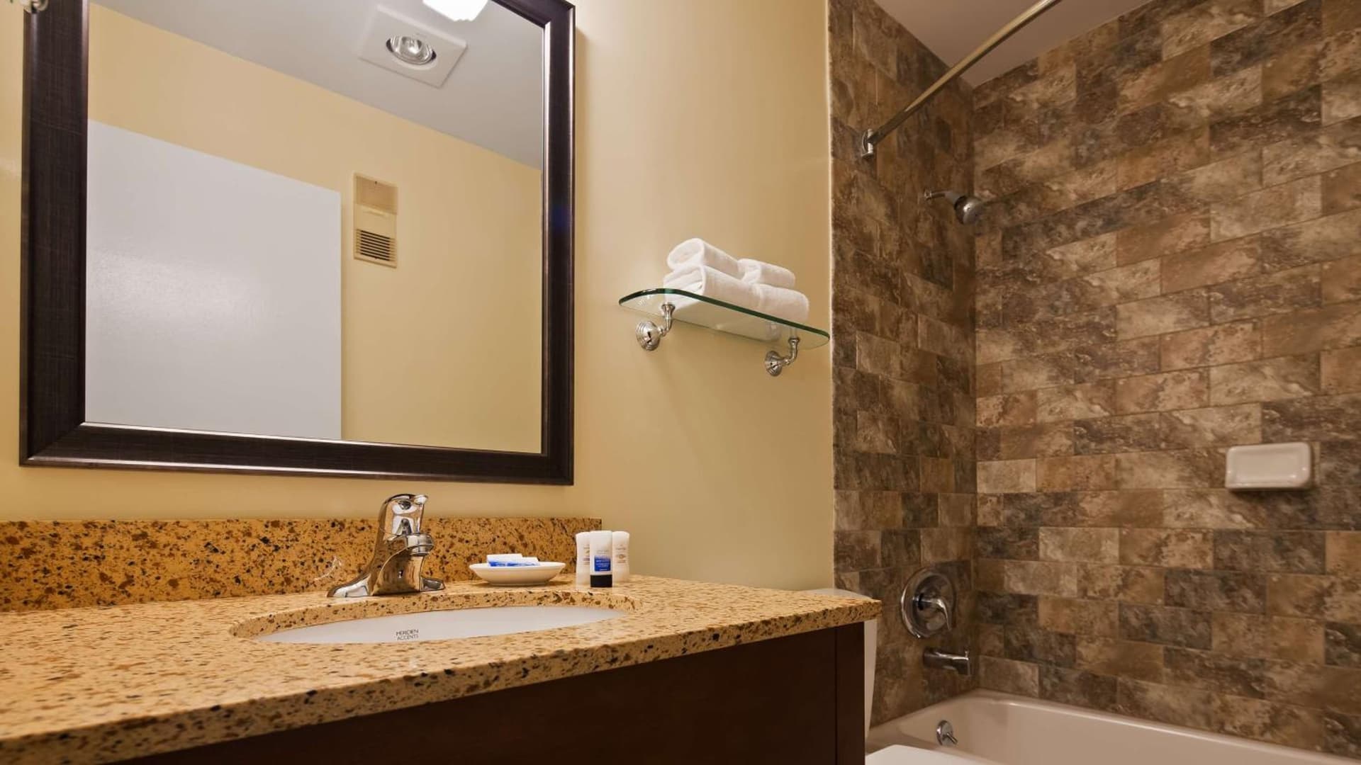 Best Western Plus Windjammer Inn & Conference Center gallery photo in Burlington, VT — image 73