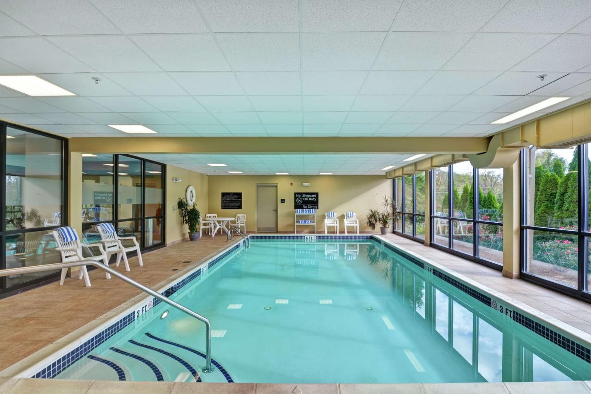 Hampton Inn Lewisburg interior in Lewisburg, PA — gallery photo 2