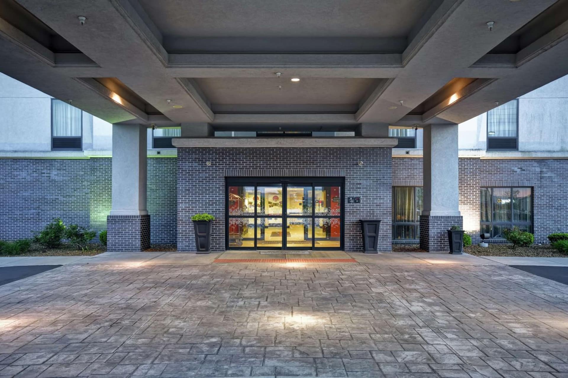Hampton Inn Middletown interior in Middletown, OH — gallery photo 2