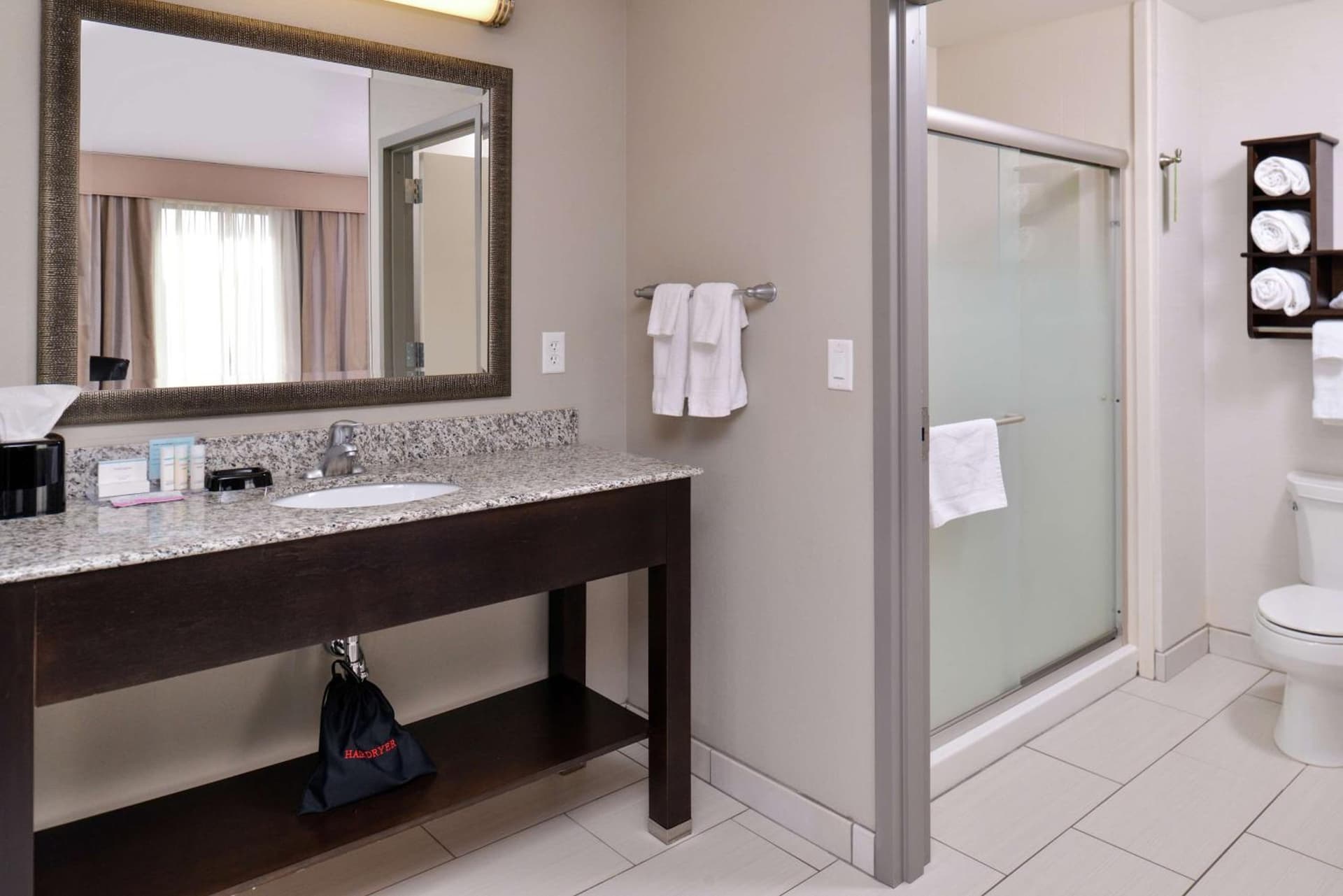 Hampton Inn Middletown interior in Middletown, OH — gallery photo 2