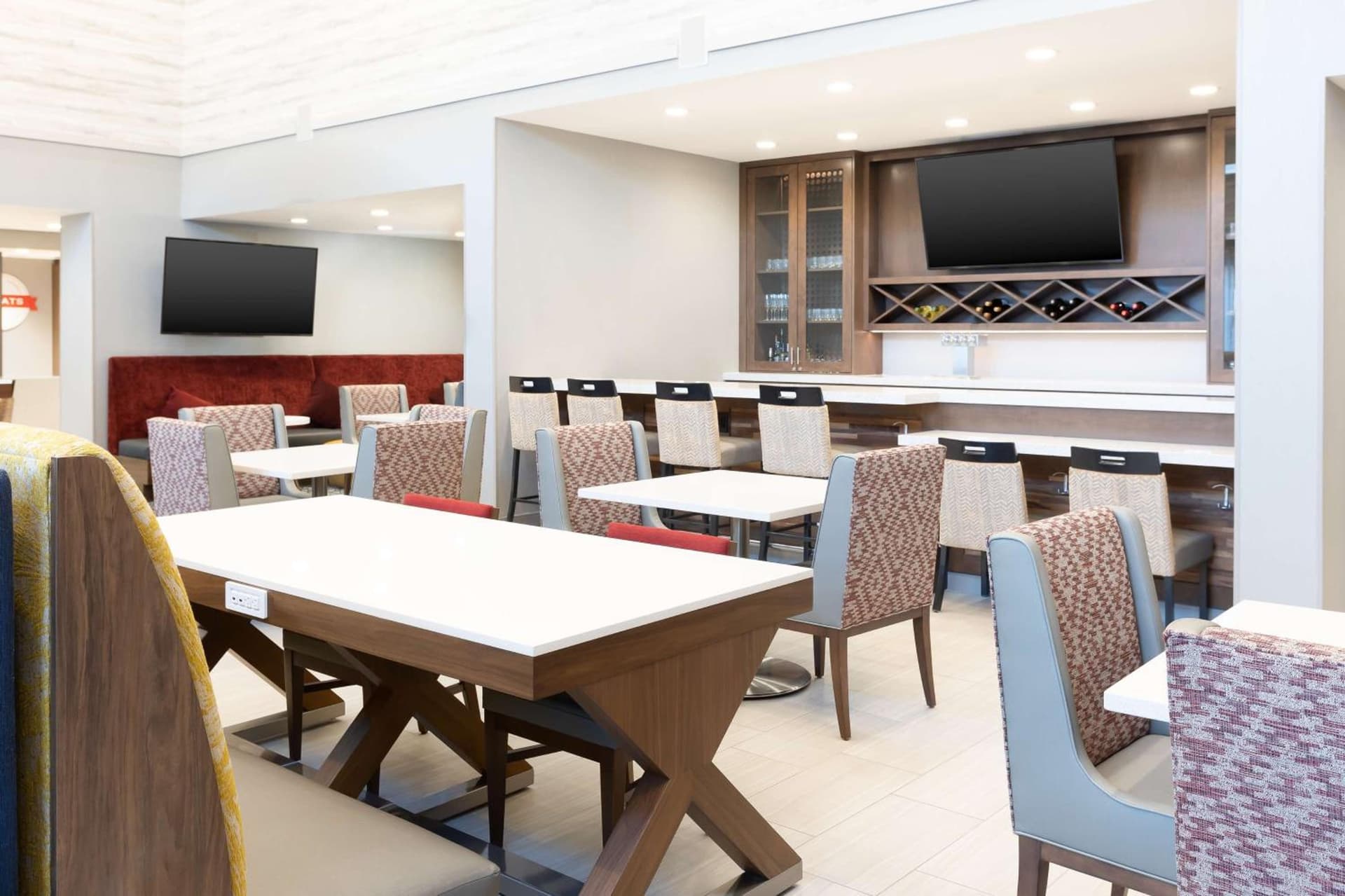 Hampton Inn & Suites Santa Rosa Sonoma Wine Country gallery photo in Santa Rosa, CA — image 30