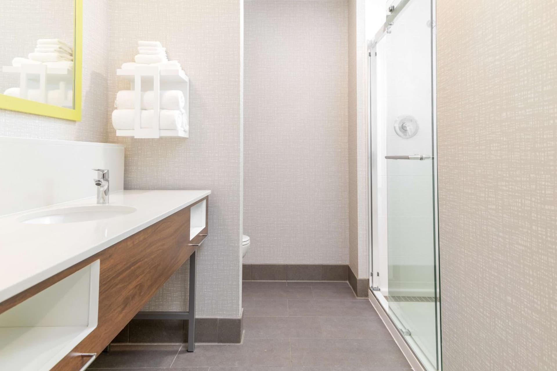 Hampton Inn & Suites Santa Rosa Sonoma Wine Country gallery photo in Santa Rosa, CA — image 6