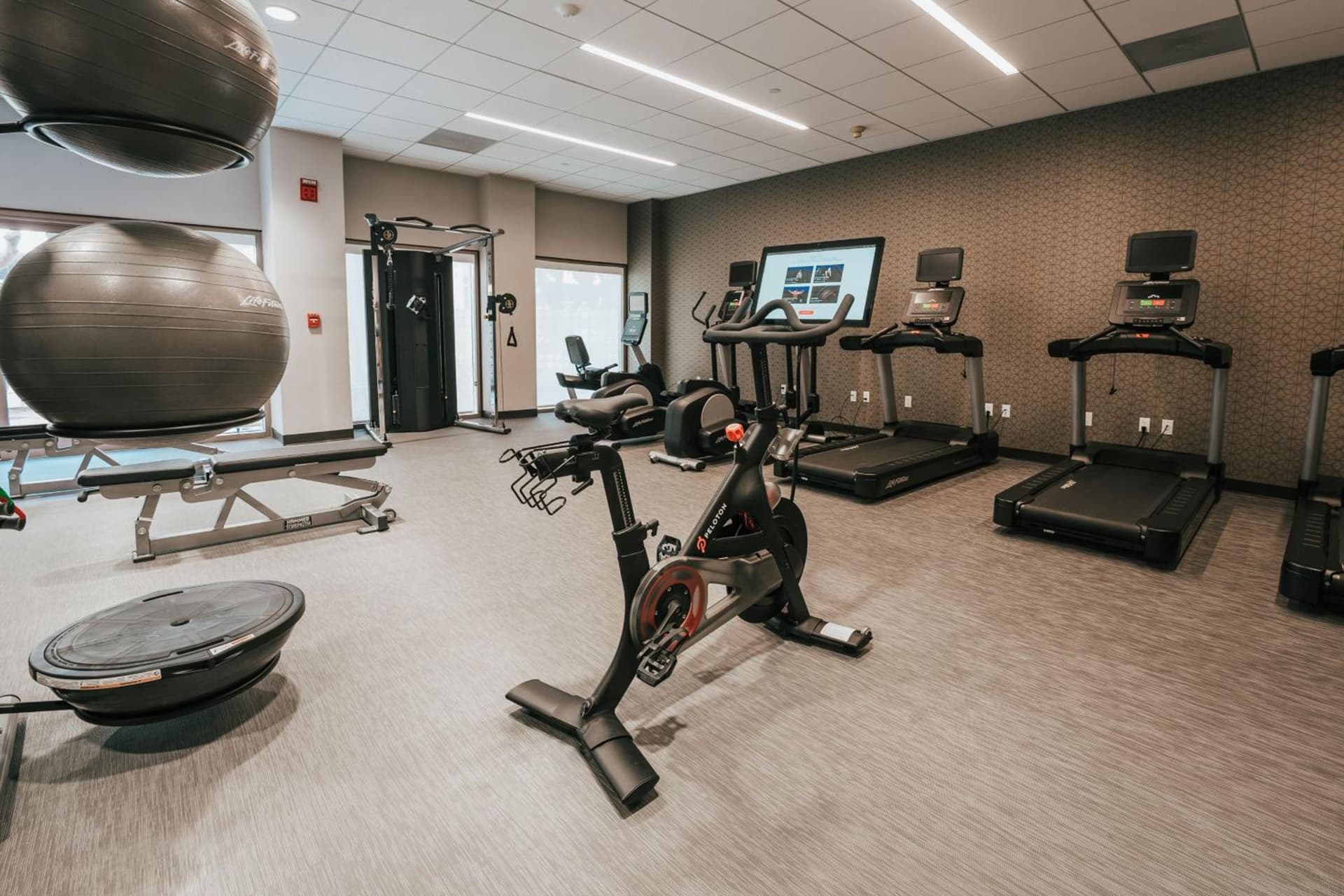 Courtyard by Marriott Los Angeles LAX / Century Boulevard gallery photo in Los Angeles, CA — image 36