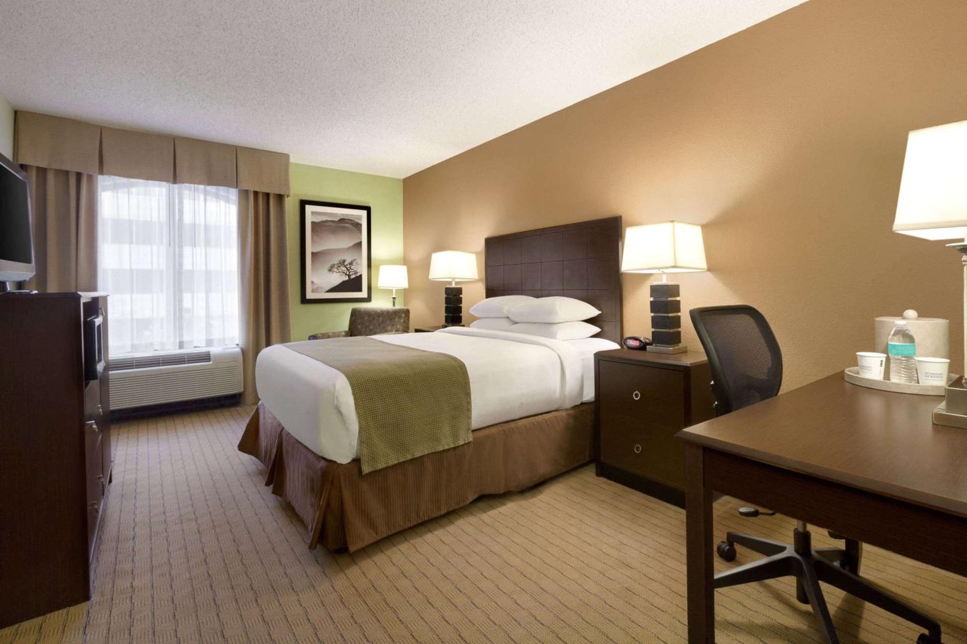 Days Inn by Wyndham Baltimore Inner Harbor gallery photo in Baltimore, MD — image 33